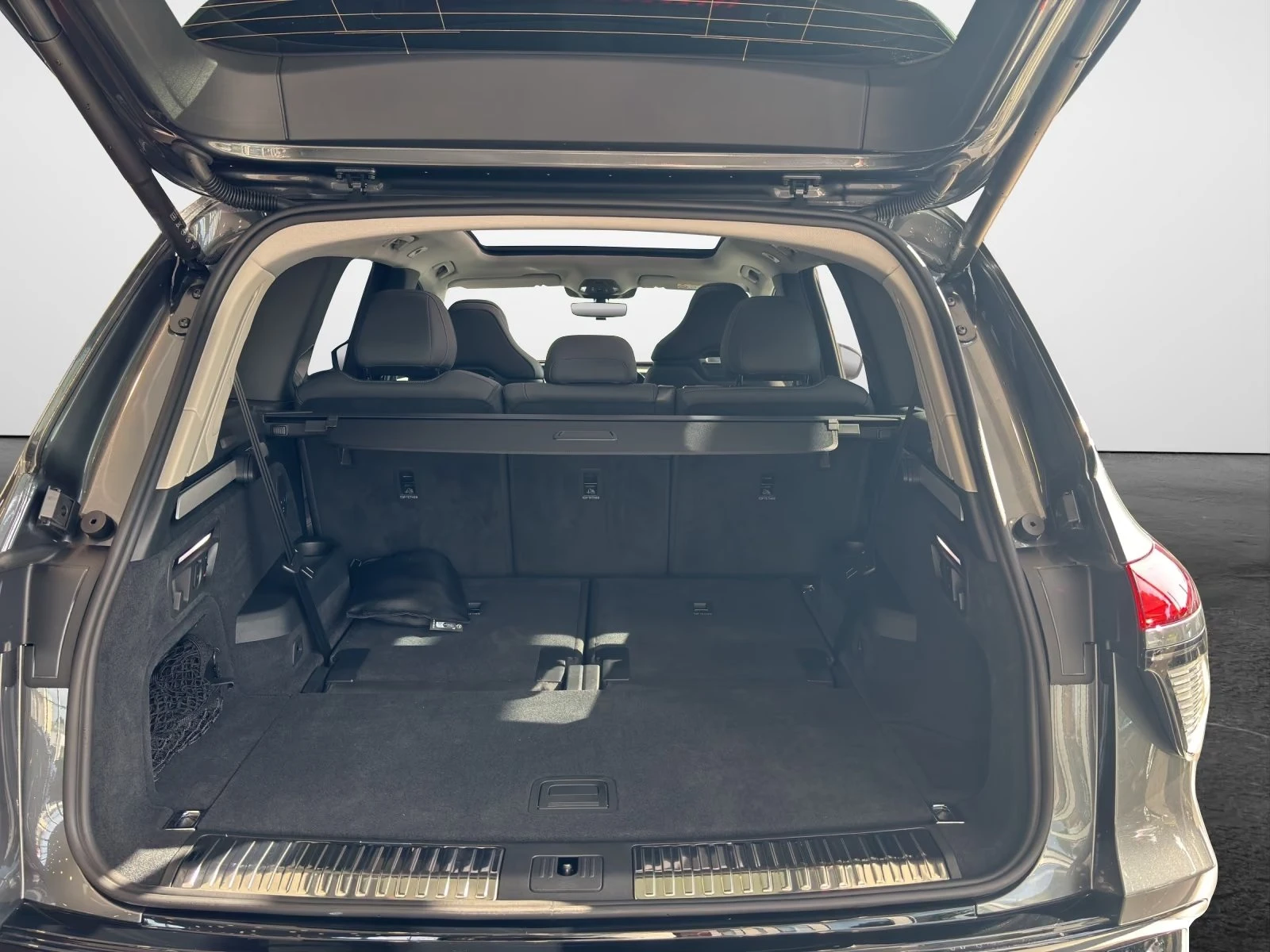 Audi Q7 S-LINE / MATRIX / B&O / HUD / TECH PLUS / 360 / , снимка 14 - Автомобили и джипове - 56114375