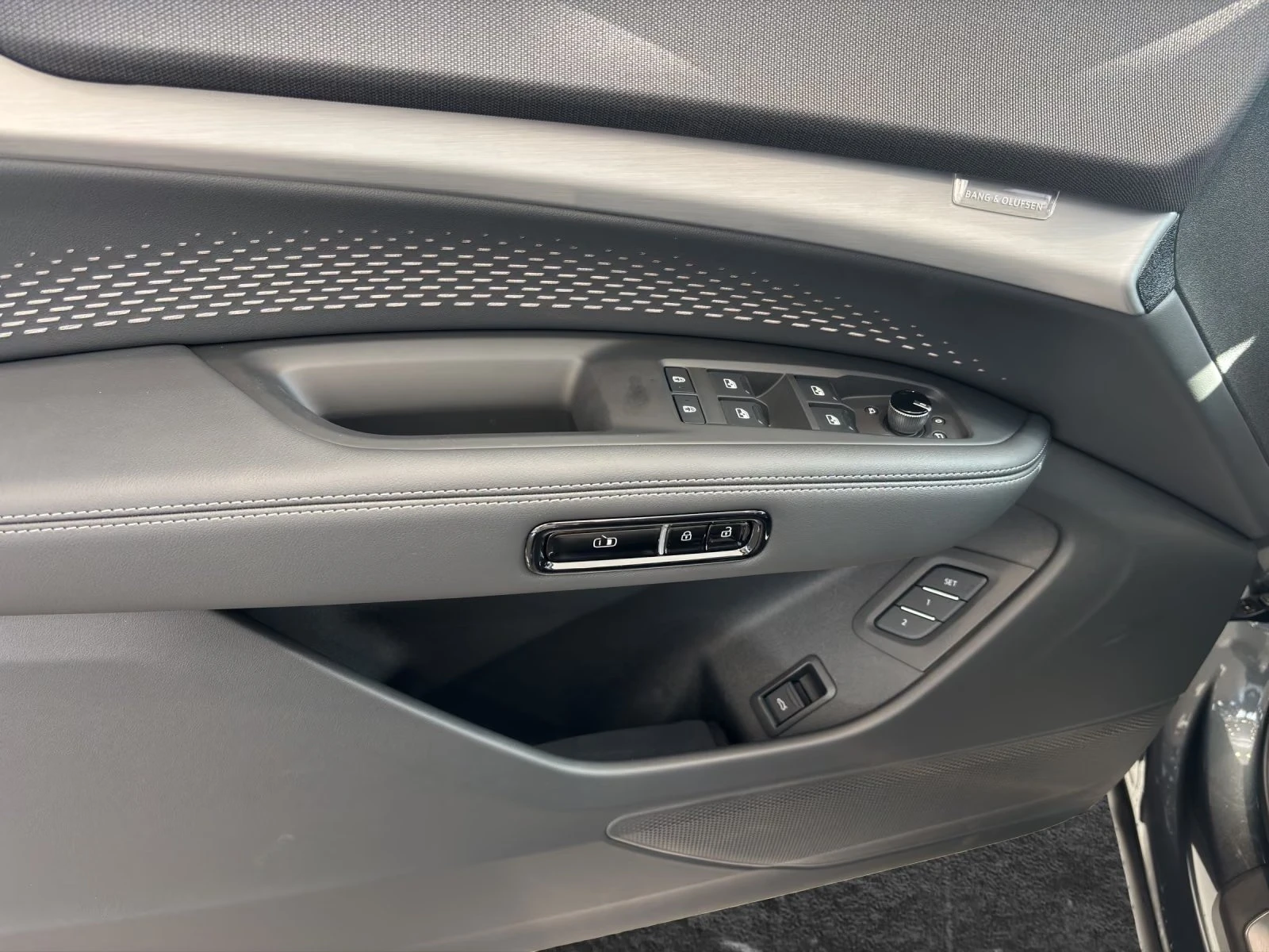 Audi Q7 S-LINE / MATRIX / B&O / HUD / TECH PLUS / 360 / , снимка 5 - Автомобили и джипове - 56114375