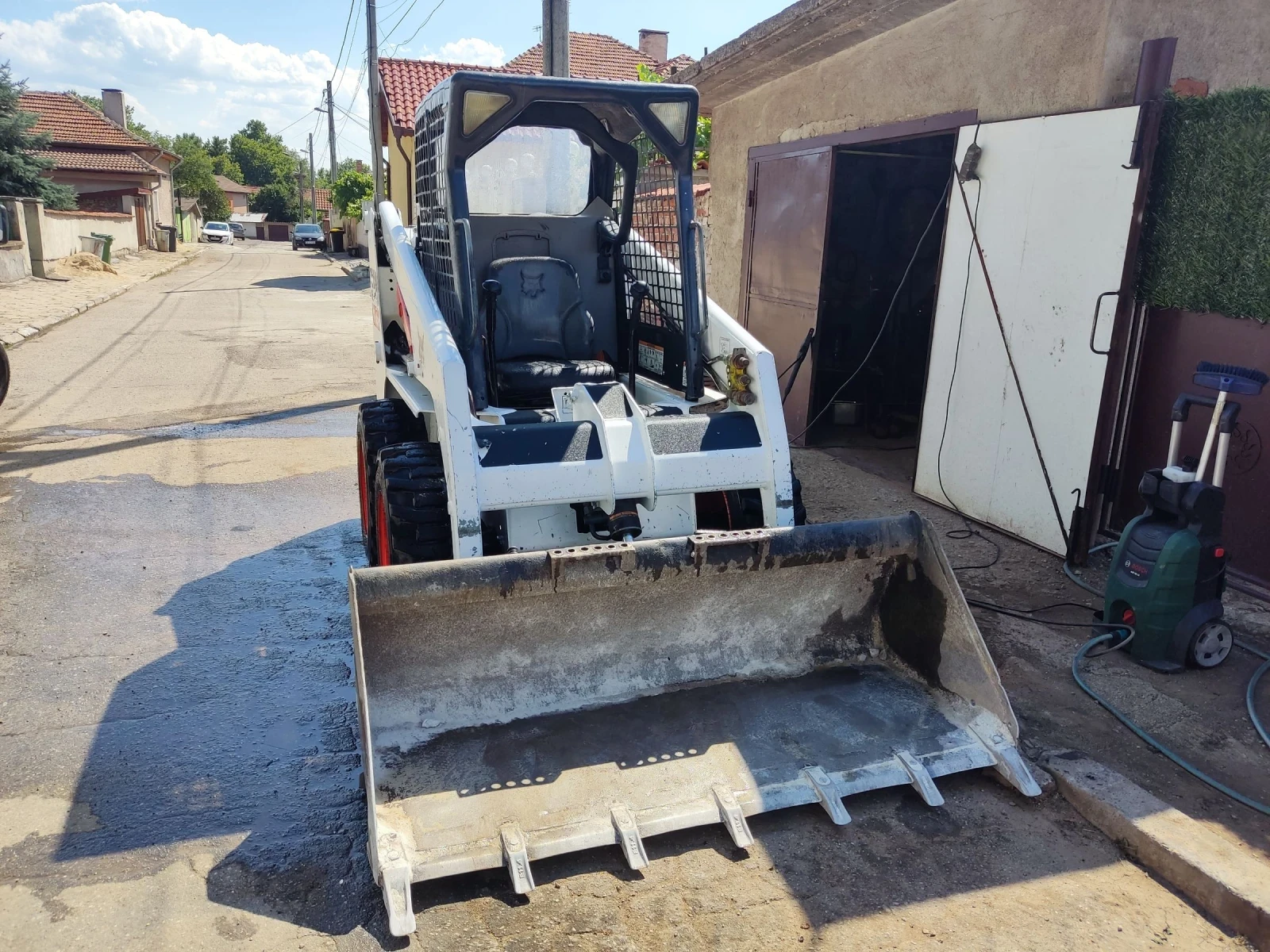 Мини челни товарачи Bobcat S130 - изображение 3