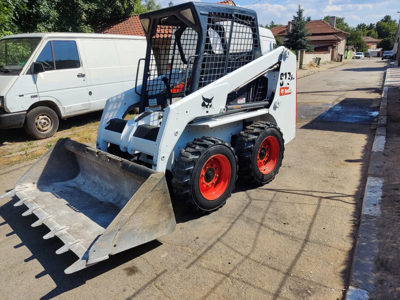 Мини челни товарачи Bobcat S130 - изображение 6