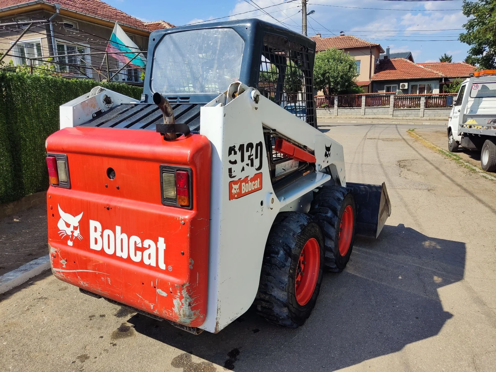 Мини челни товарачи Bobcat S130 - изображение 10