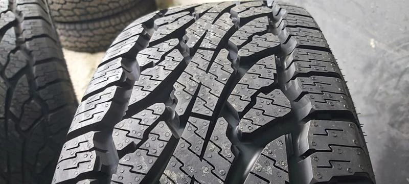 Гуми Всесезонни 235/70R16, снимка 5 - Гуми и джанти - 35148434