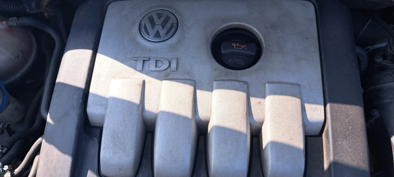 VW Touran, снимка 11 - Автомобили и джипове - 52788124