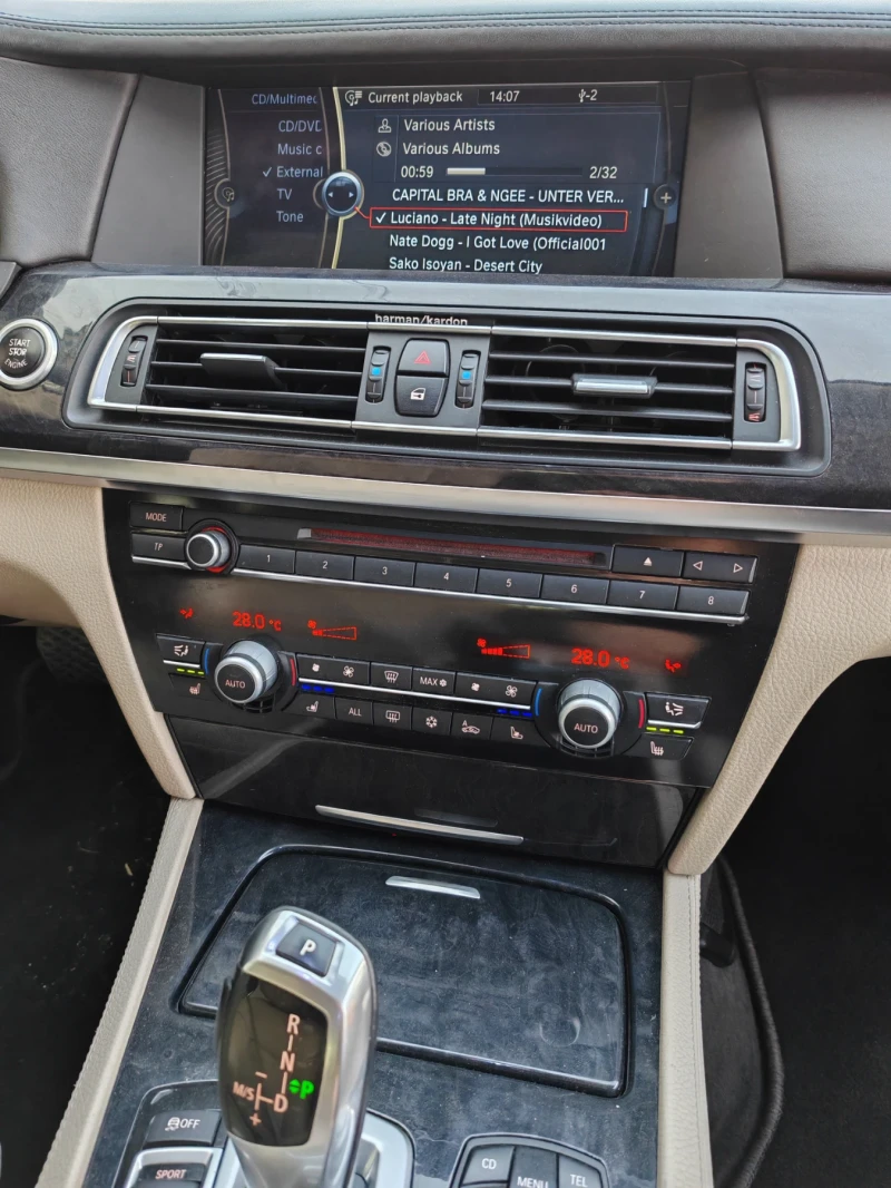 BMW 740 Soft Close* Harman* kEYLess* FULL* FULL, снимка 12 - Автомобили и джипове - 52912866