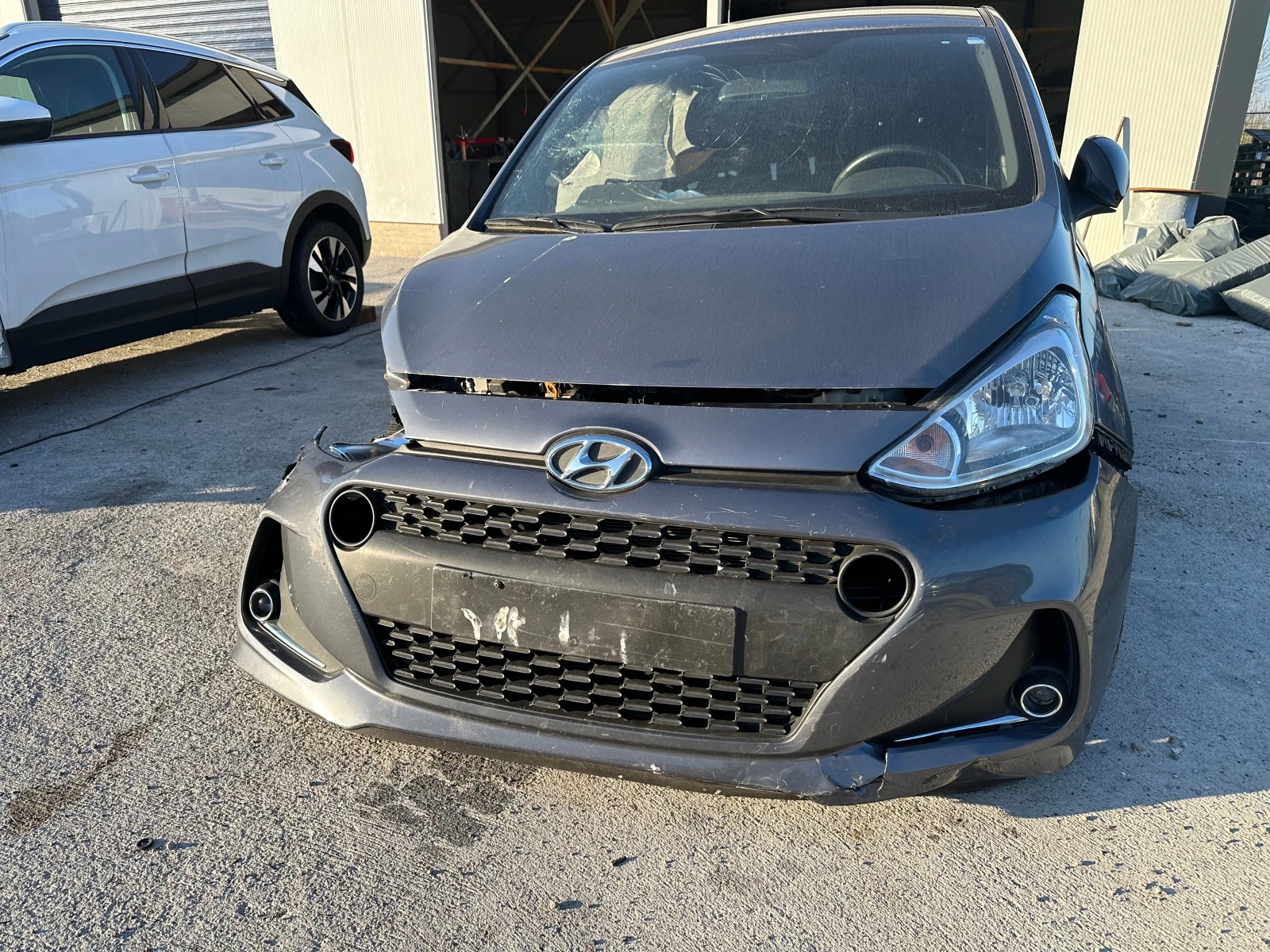 Hyundai I10 1.0i - изображение 5