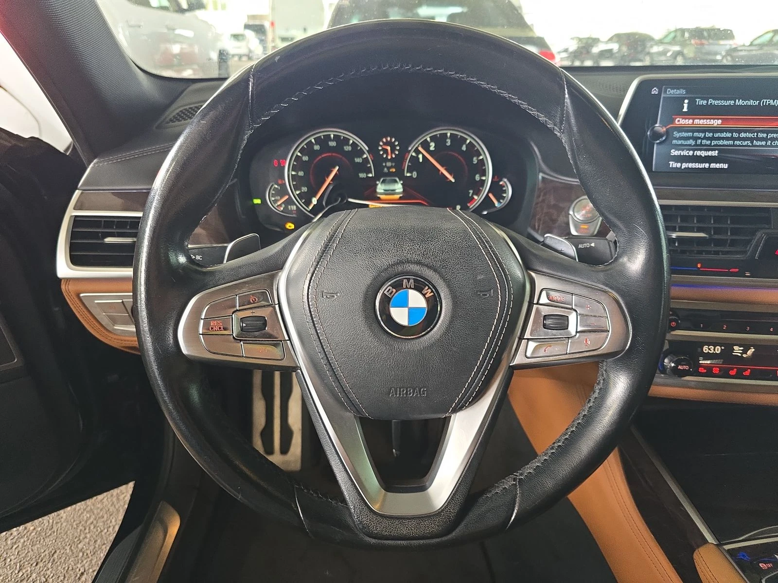 BMW 750 M* SPORT* XDRIVE* ДИГИТАЛНО* ТАБЛО* МАСАЖ* 360КАМЕ - изображение 8