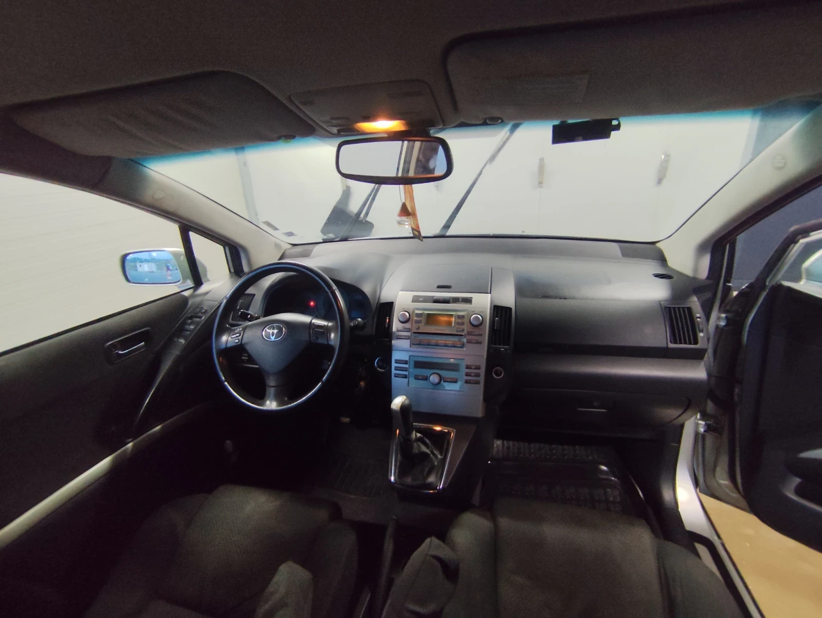 Toyota Corolla verso  - изображение 2