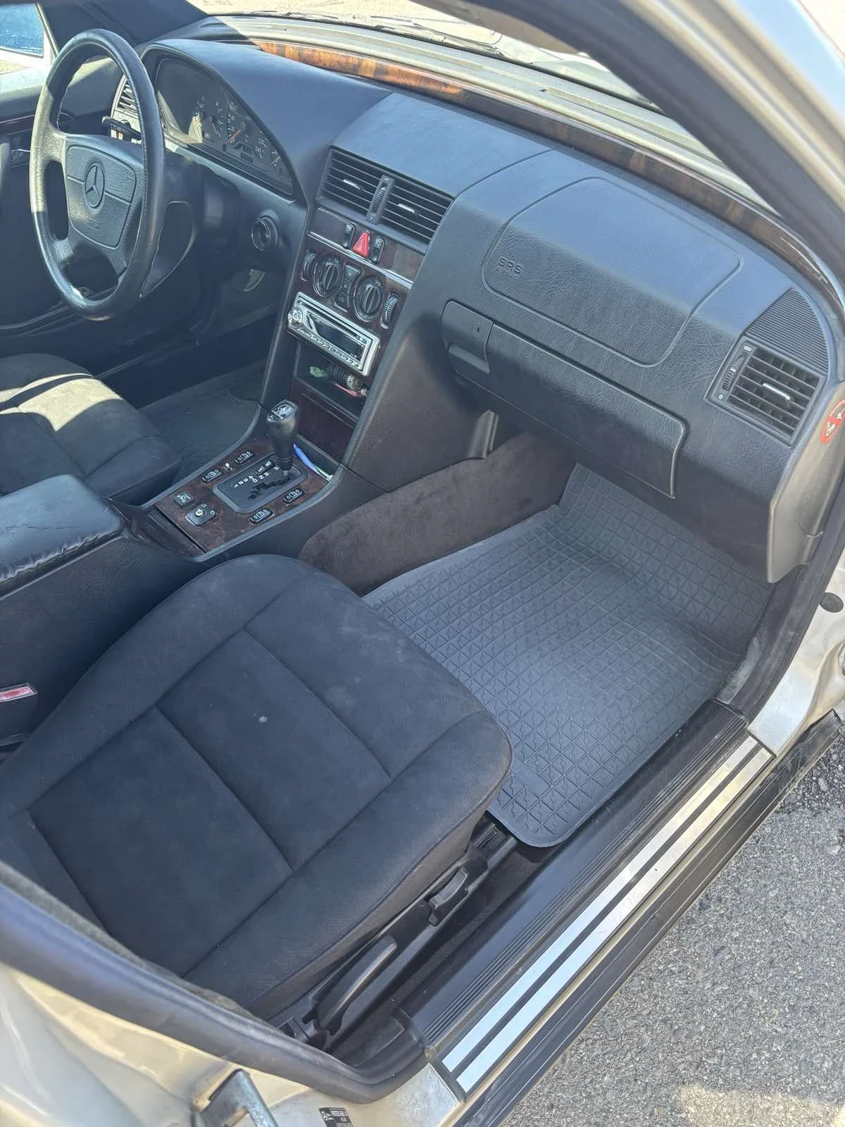 Mercedes-Benz C 180 ., снимка 6 - Автомобили и джипове - 53903413