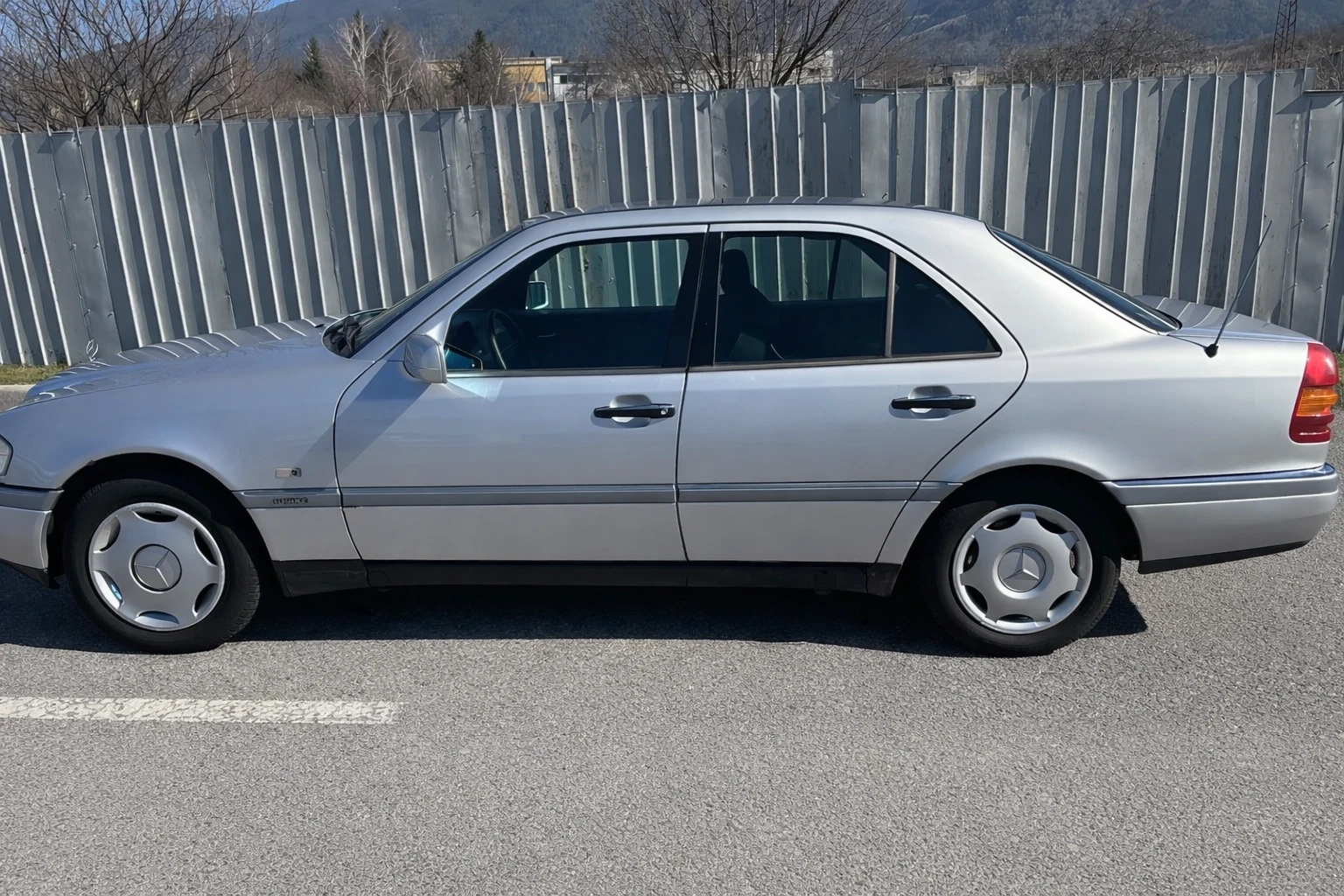 Mercedes-Benz C 180 ., снимка 3 - Автомобили и джипове - 53903413
