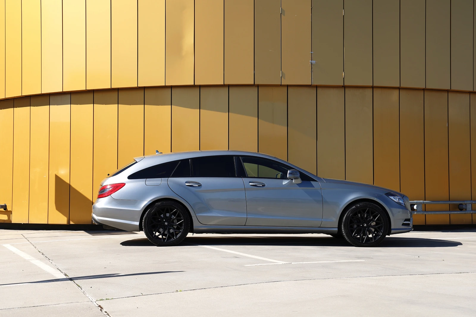 Mercedes-Benz CLS 350 AMG | Shooting Brake | Airmatic | Night Vision, снимка 2 - Автомобили и джипове - 54248014