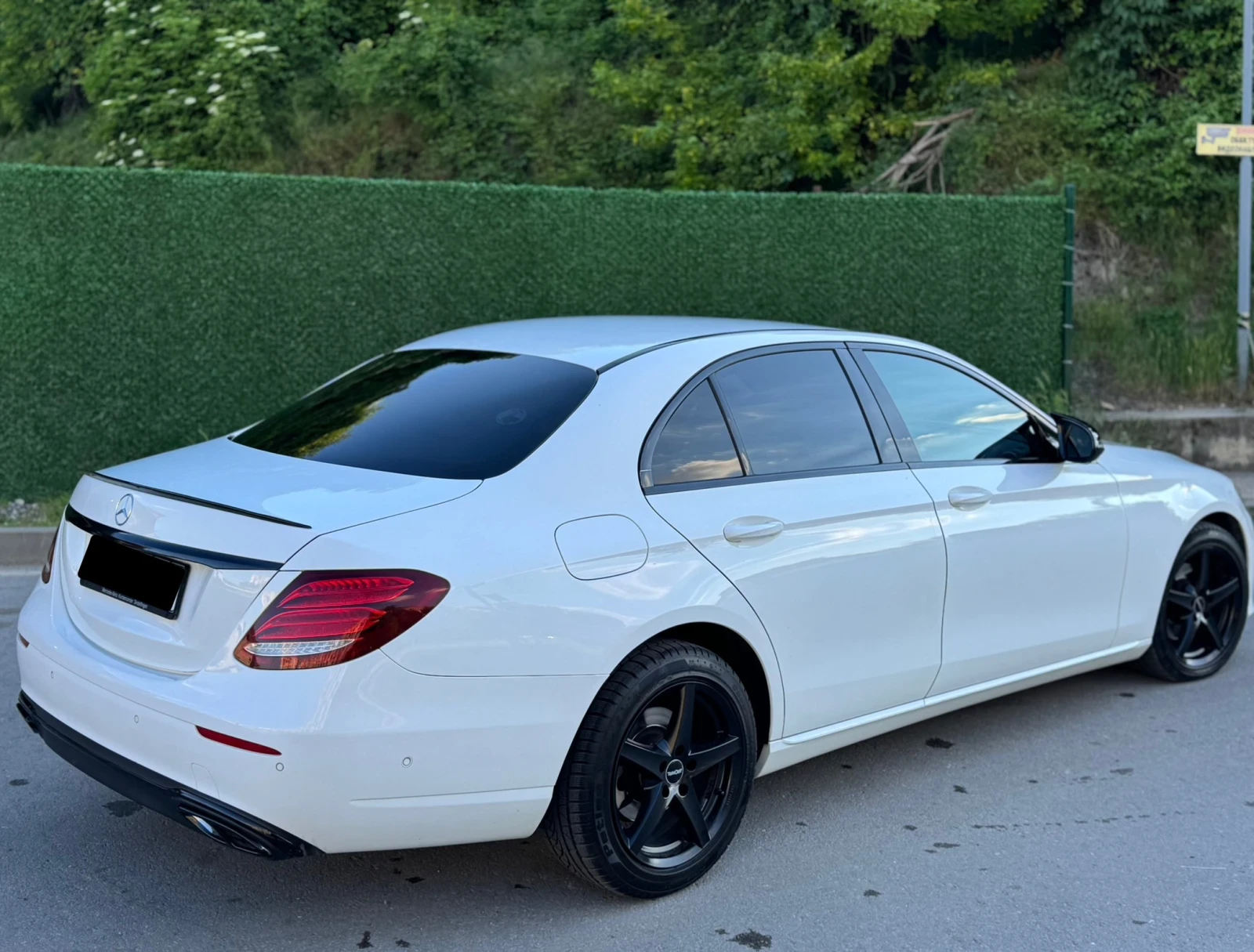Mercedes-Benz E 220 d 9G* DISTR* LED, снимка 3 - Автомобили и джипове - 54401773