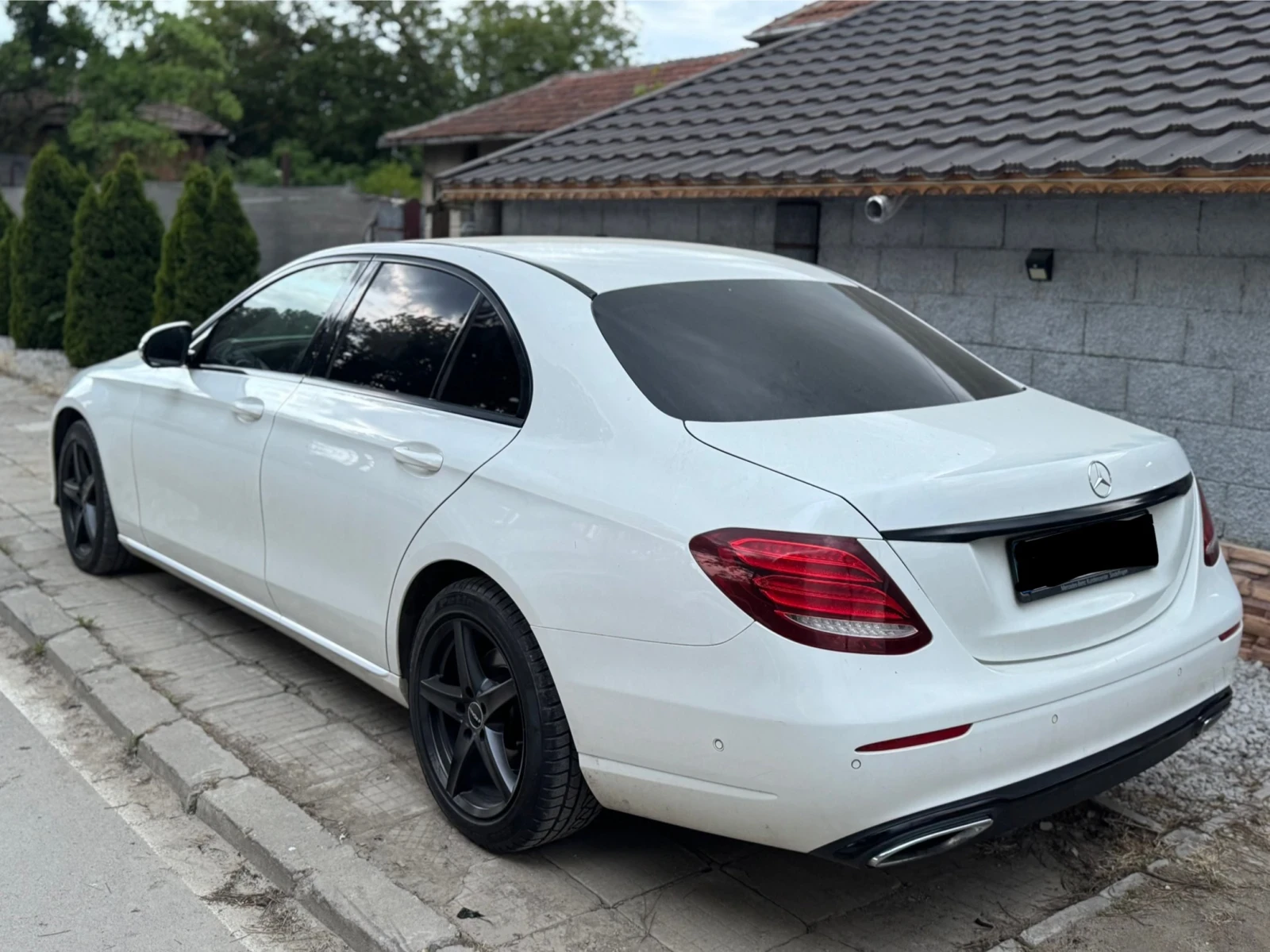 Mercedes-Benz E 200 d 9G* DISTR* LED, снимка 2 - Автомобили и джипове - 54401773