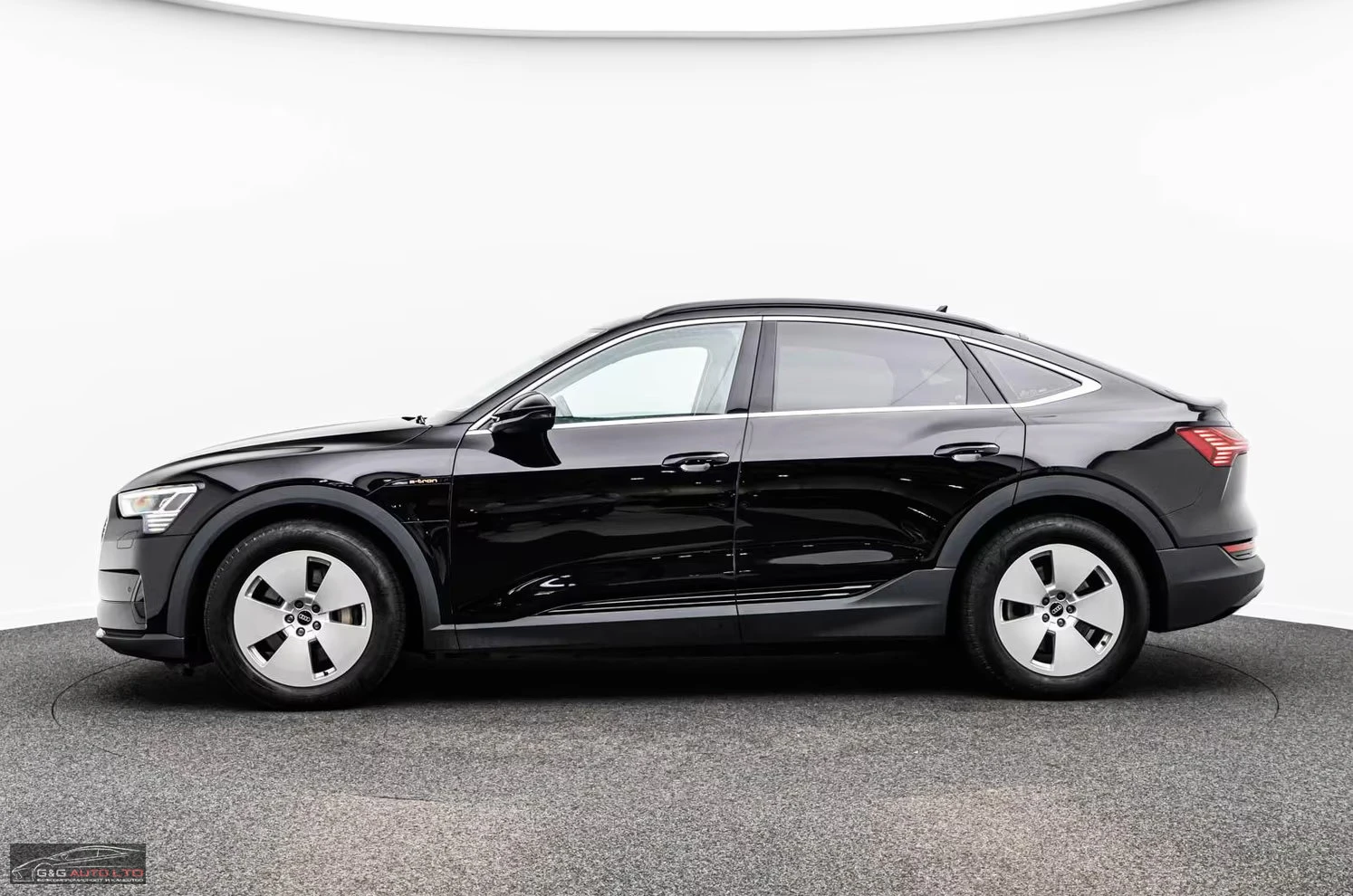 Audi E-Tron 55/SPORTBACK/408HP/BUSINESS/CAM/KLESS/HUD/ACC/449z, снимка 4 - Автомобили и джипове - 54700450