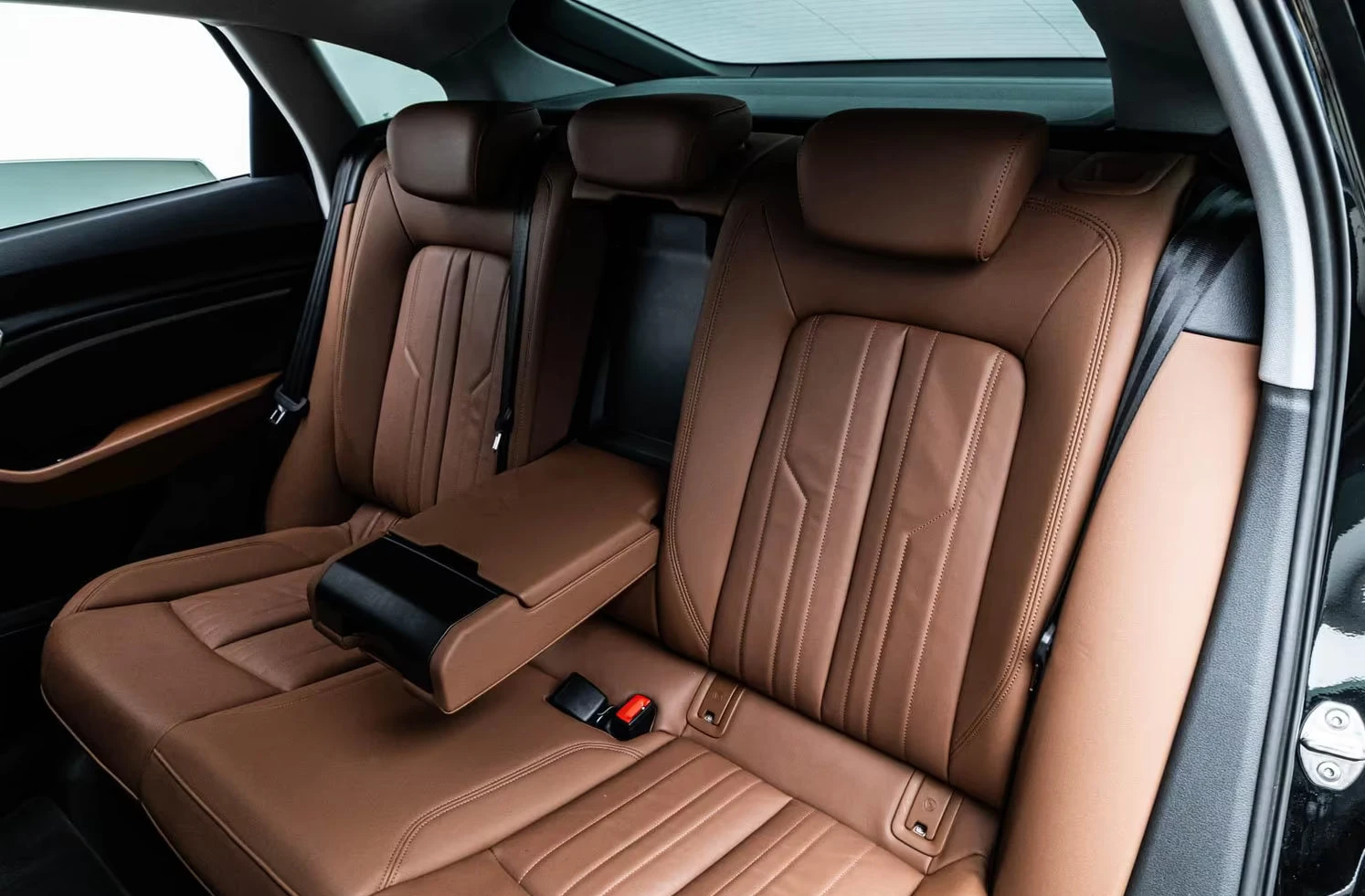 Audi E-Tron 55/SPORTBACK/408HP/BUSINESS/CAM/KLESS/HUD/ACC/449z, снимка 13 - Автомобили и джипове - 54700450