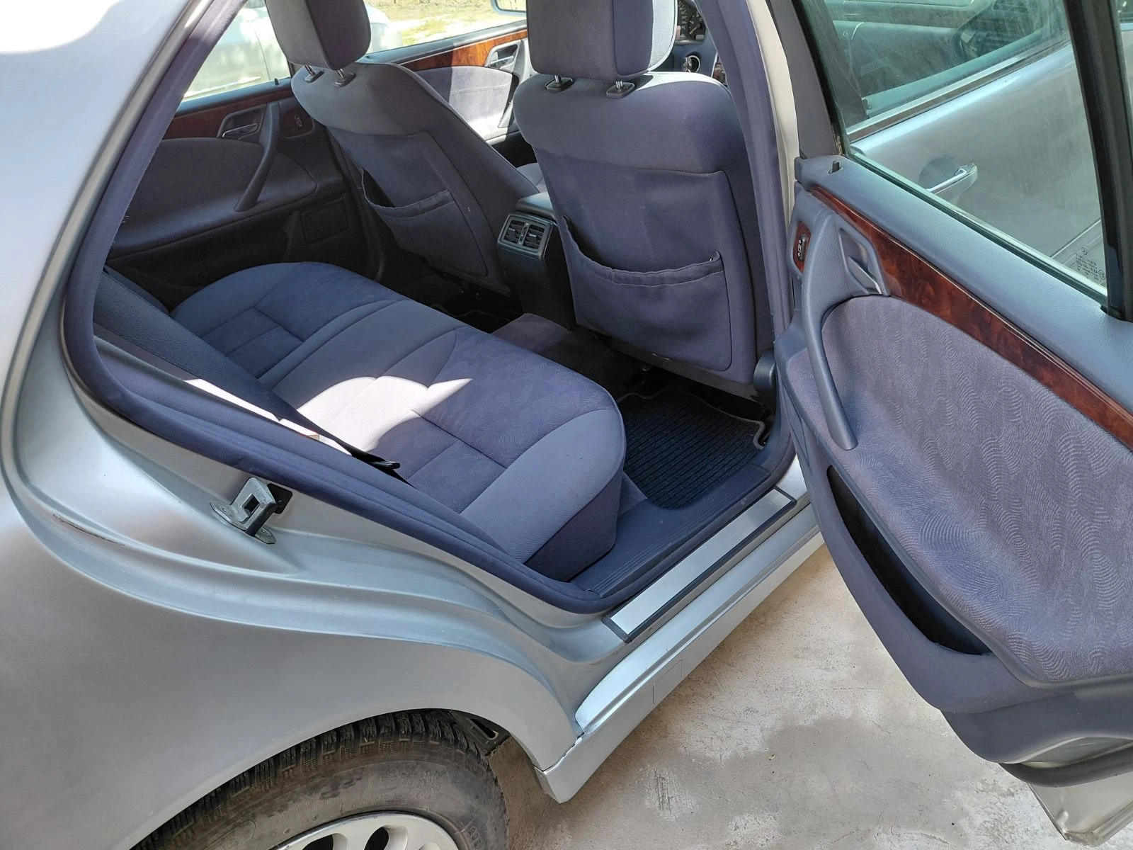 Mercedes-Benz E 270, снимка 8 - Автомобили и джипове - 54847025