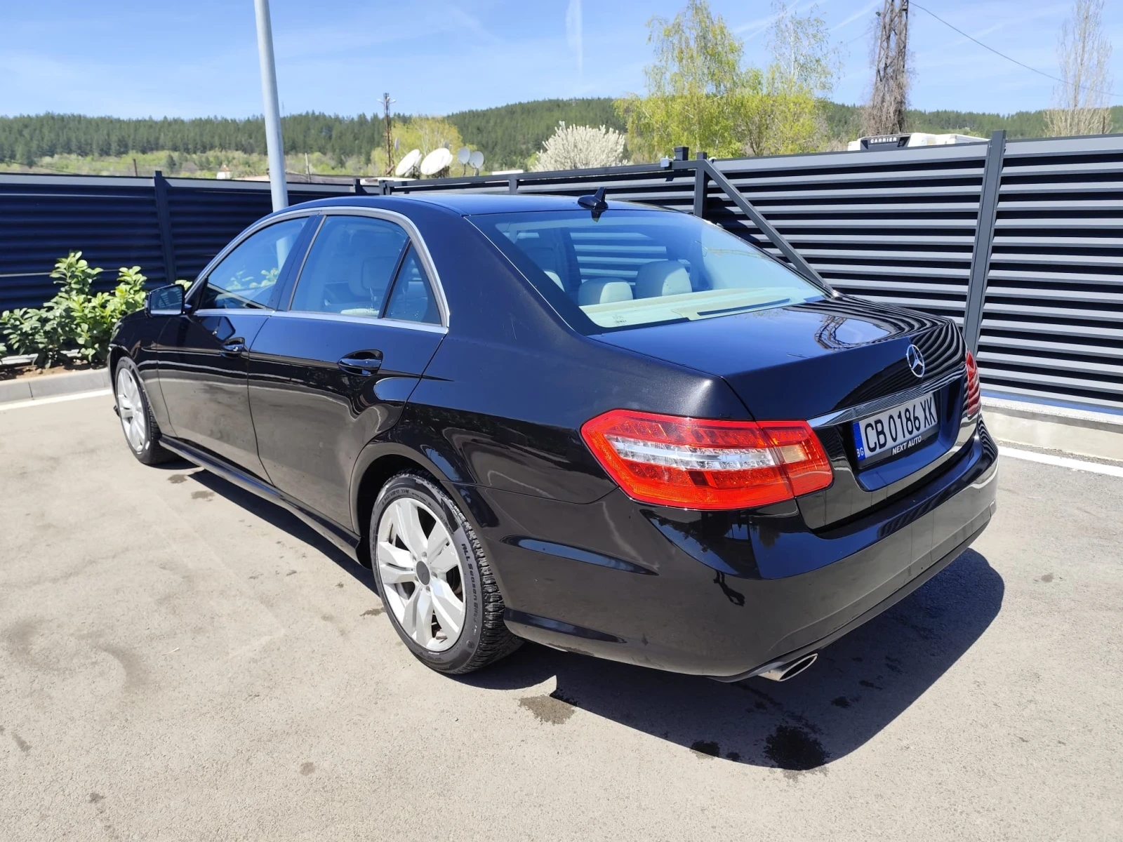 Mercedes-Benz E 200, снимка 4 - Автомобили и джипове - 54906349