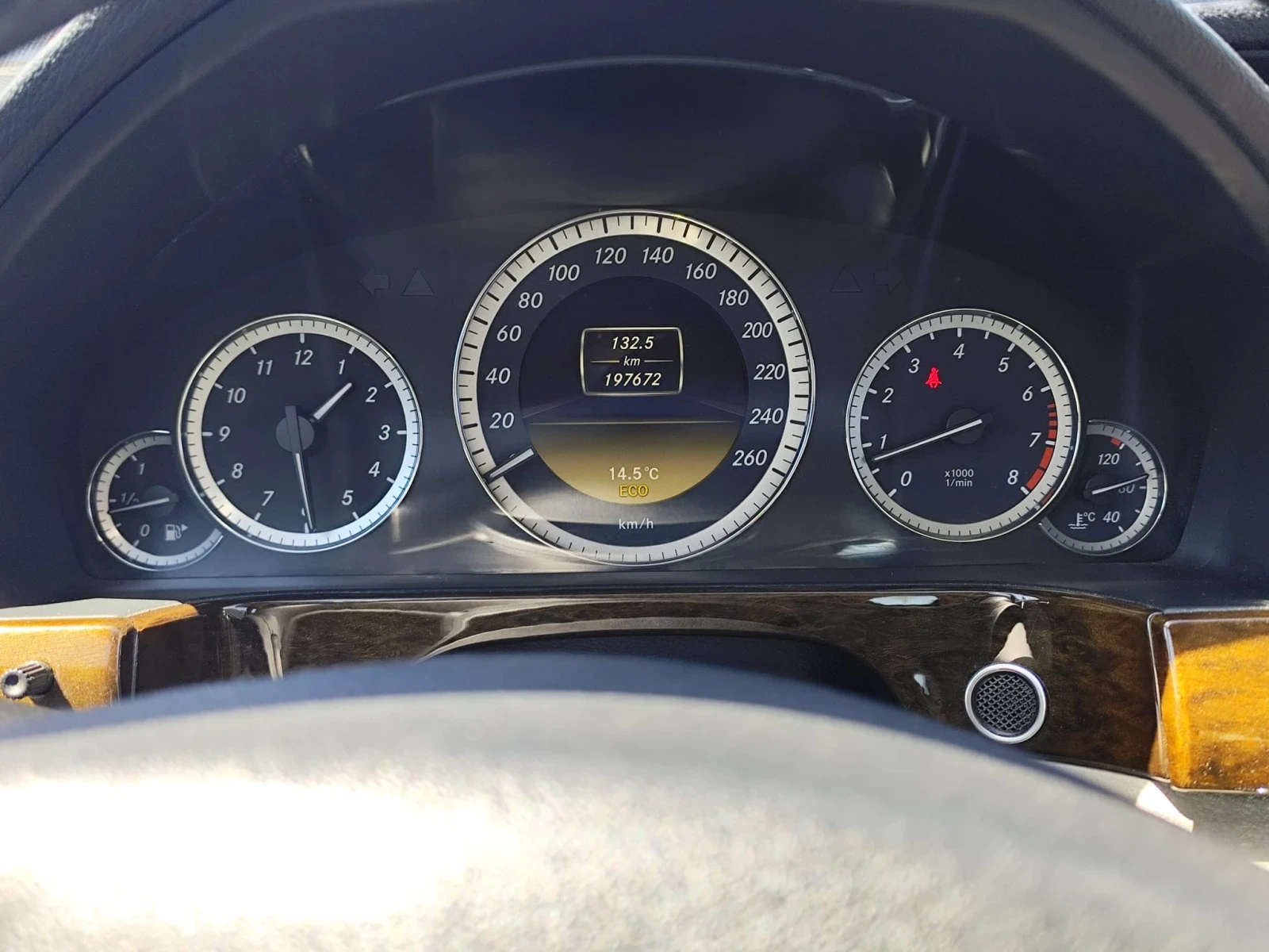Mercedes-Benz E 200, снимка 8 - Автомобили и джипове - 54906349