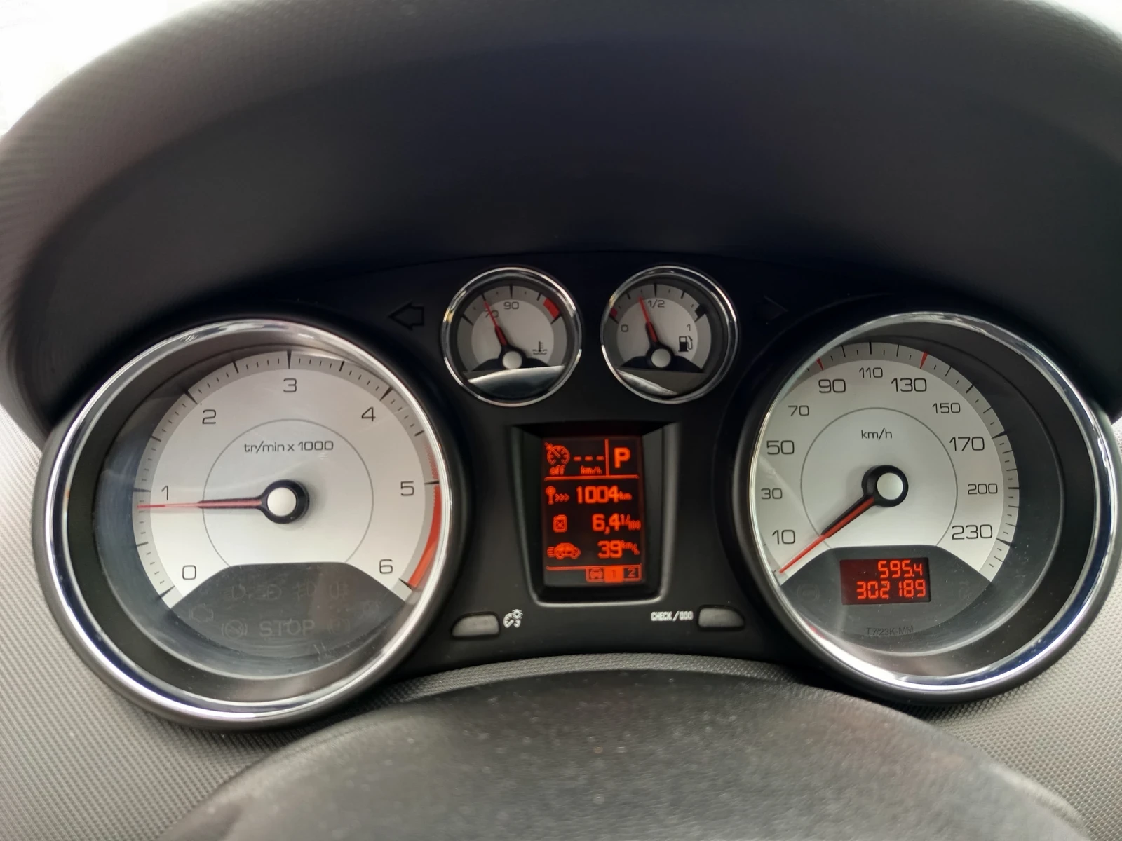 Peugeot 308 2.0, снимка 11 - Автомобили и джипове - 55227757