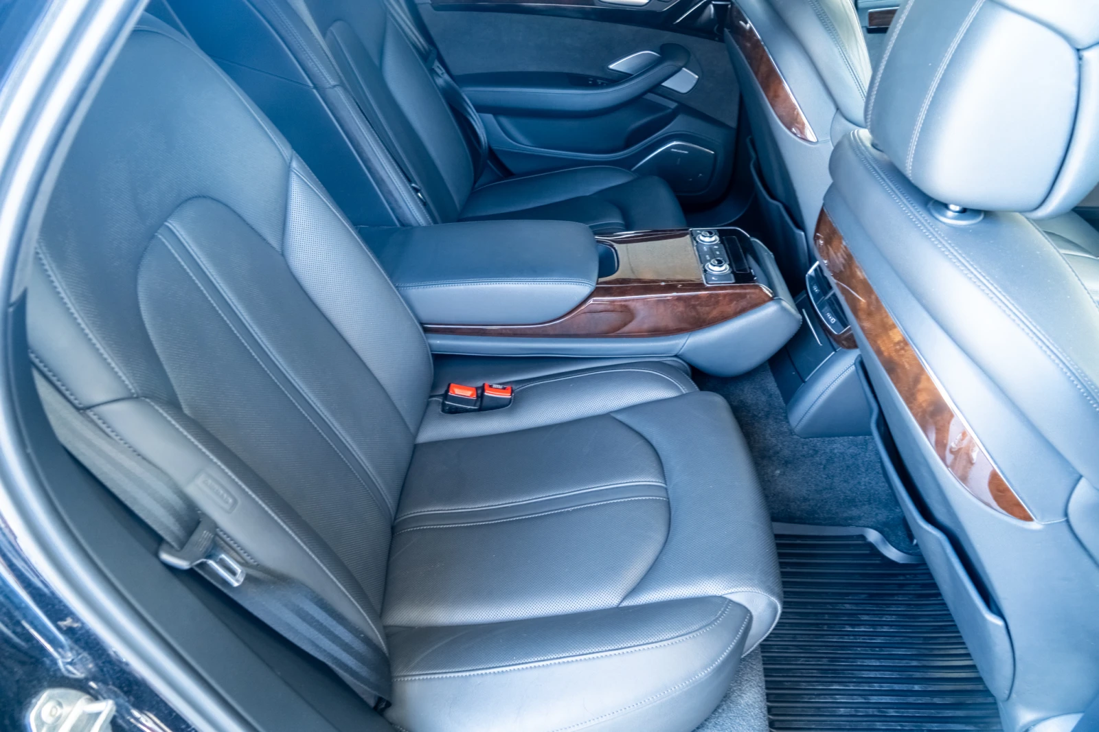 Audi A8 4.0TFSI = QUATTRO = 435HP = FULL MAX = ЛИЗИНГ, снимка 11 - Автомобили и джипове - 55315764