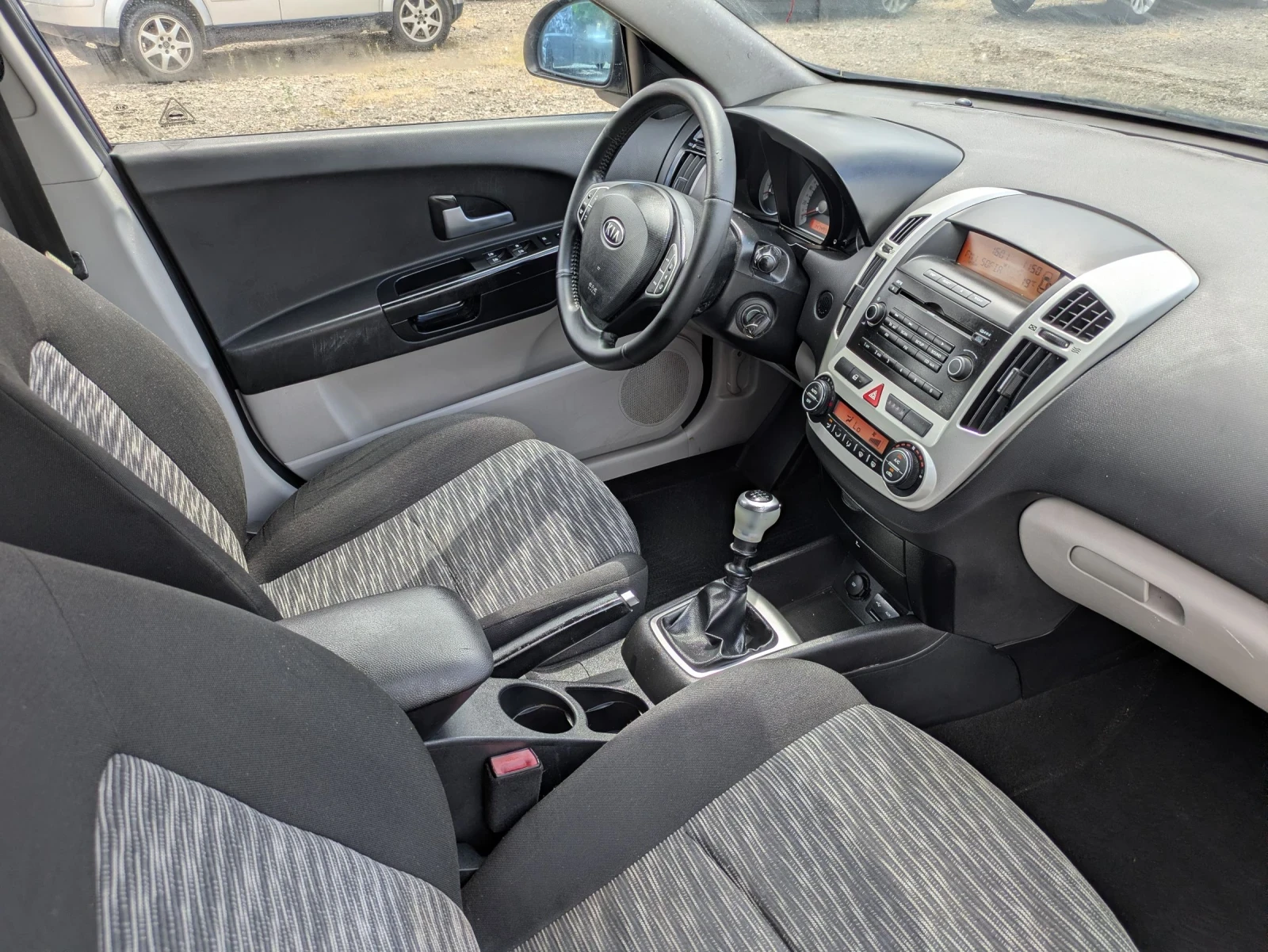Kia Ceed 1.6i 115k.c., снимка 11 - Автомобили и джипове - 55393833