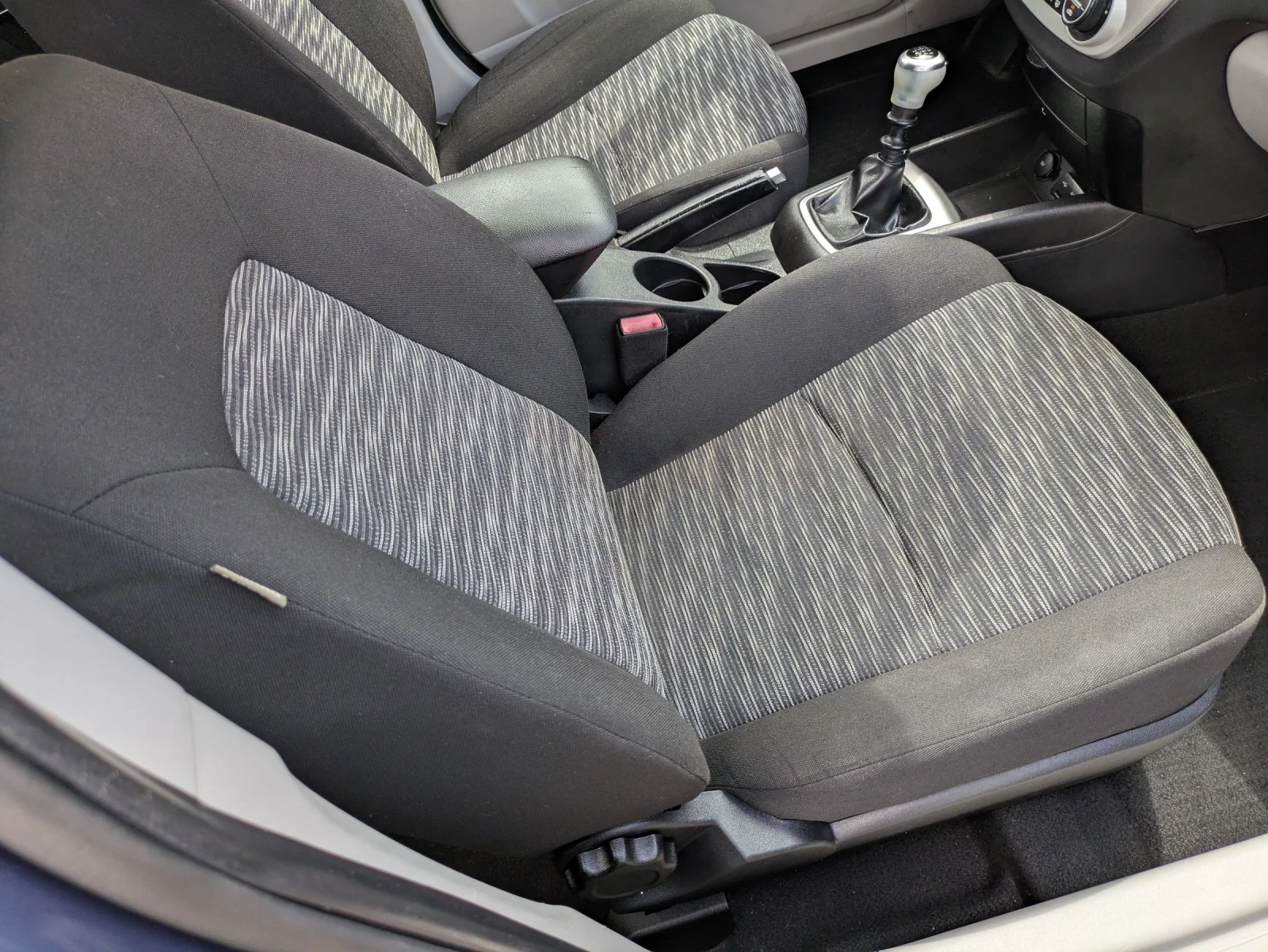 Kia Ceed 1.6i 115k.c., снимка 12 - Автомобили и джипове - 55393833