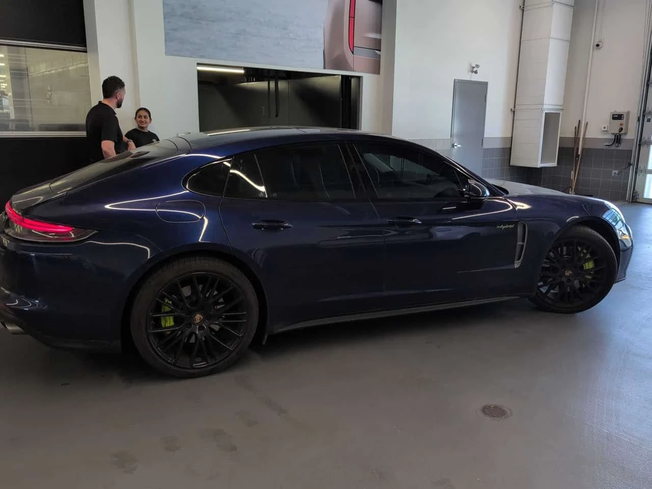 Porsche Panamera  4 E Hybrid * CARFAX * БЕЗ ПЪРВОНАЧАЛНА ВНОСКА, снимка 3 - Автомобили и джипове - 55500296
