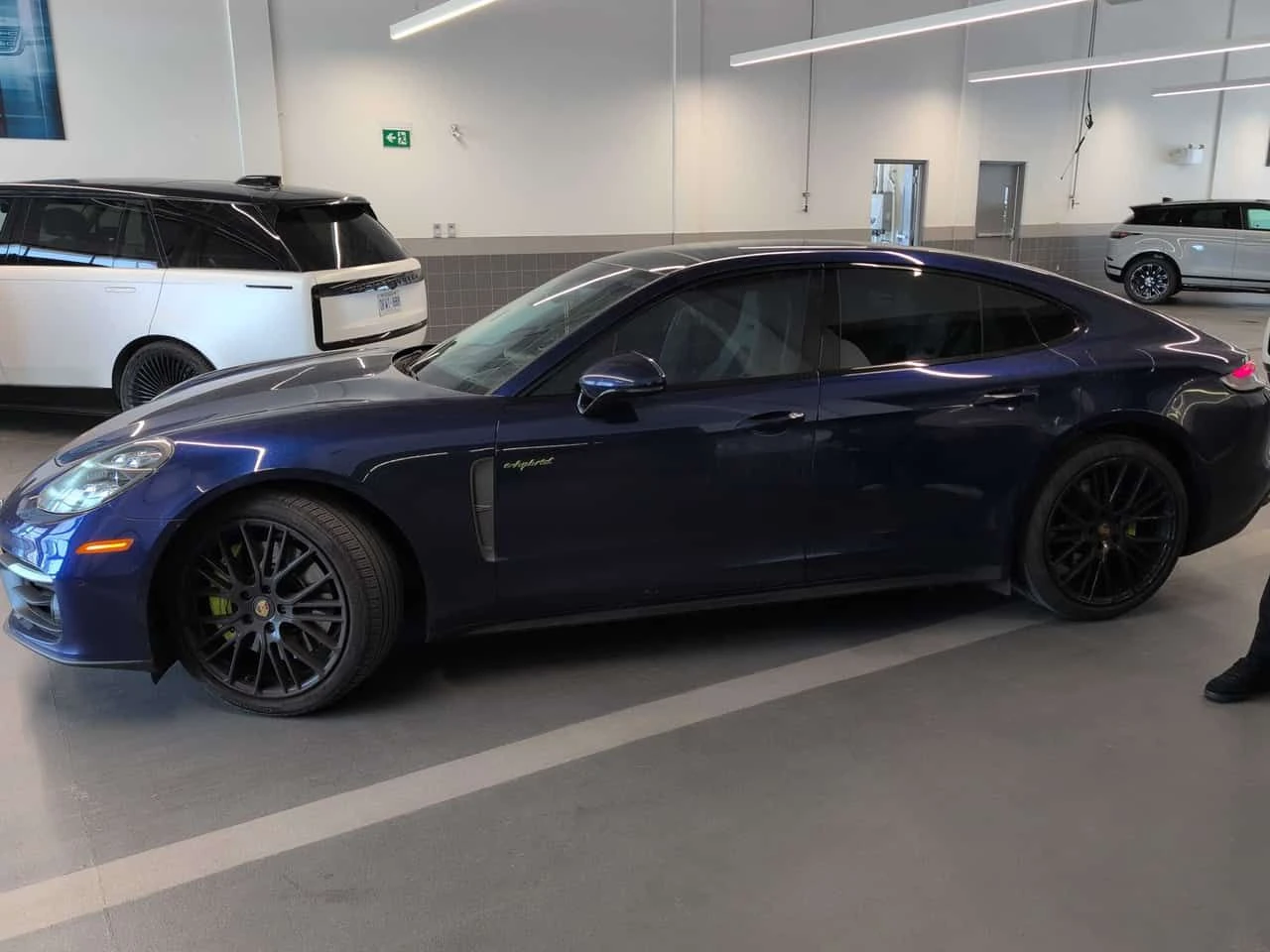 Porsche Panamera  4 E Hybrid * CARFAX * БЕЗ ПЪРВОНАЧАЛНА ВНОСКА, снимка 2 - Автомобили и джипове - 55500296
