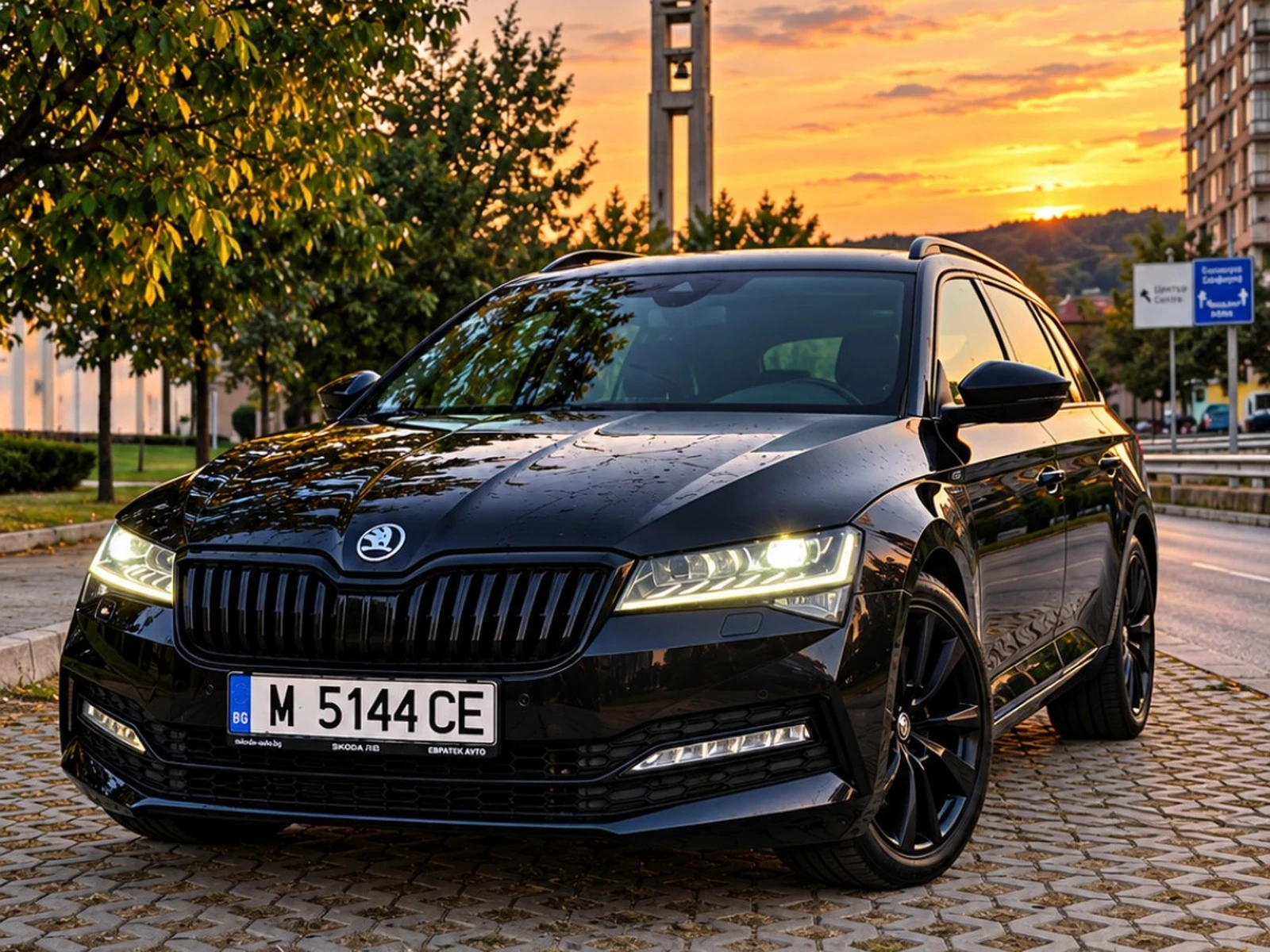 Skoda Superb 2.0TDI SportLine 4x4, снимка 2 - Автомобили и джипове - 56312646
