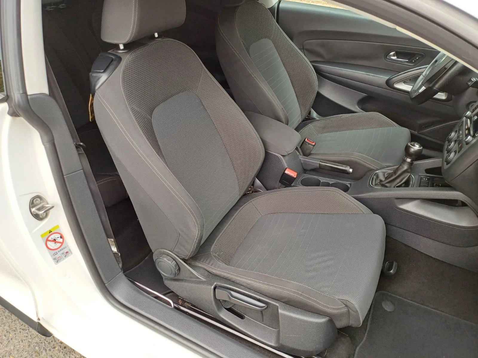 VW Scirocco 1.4 TSI, снимка 14 - Автомобили и джипове - 56458565