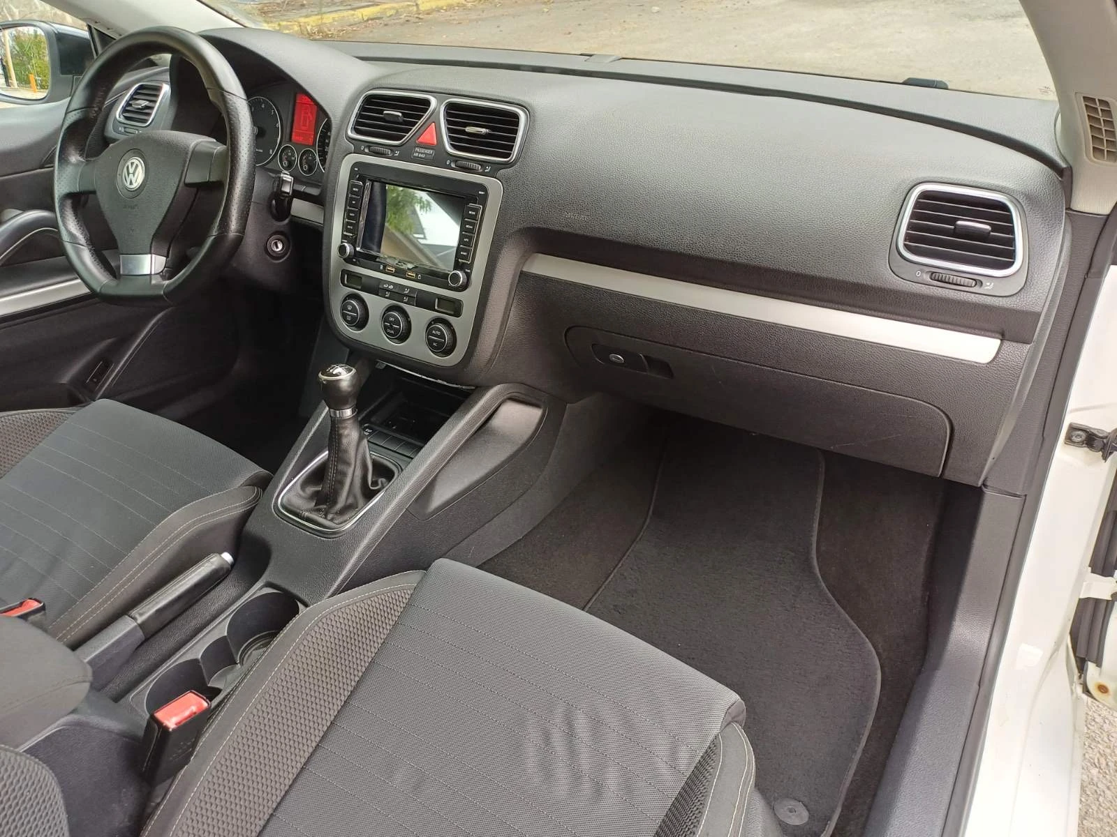 VW Scirocco 1.4 TSI, снимка 13 - Автомобили и джипове - 56458565