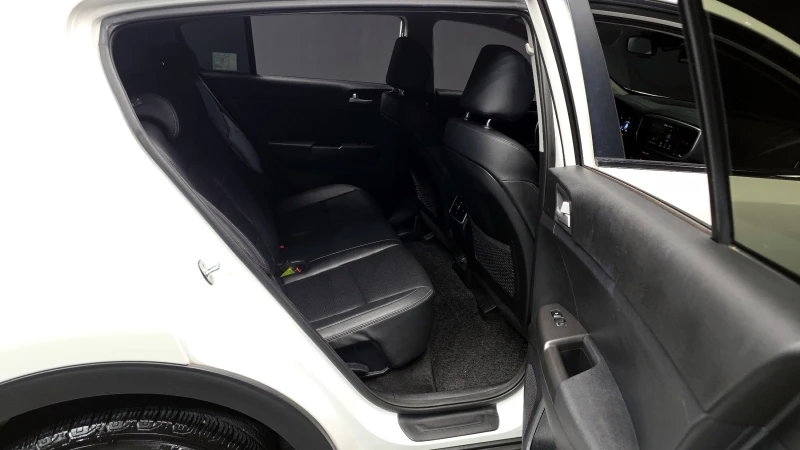 Kia Sportage 2.0 2WD PRESTIGE, снимка 11 - Автомобили и джипове - 52463492