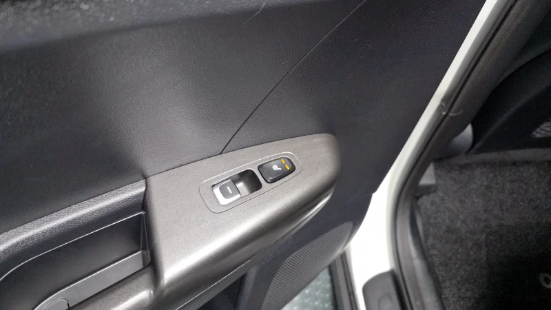 Kia Sportage 2.0 2WD PRESTIGE, снимка 17 - Автомобили и джипове - 52463492