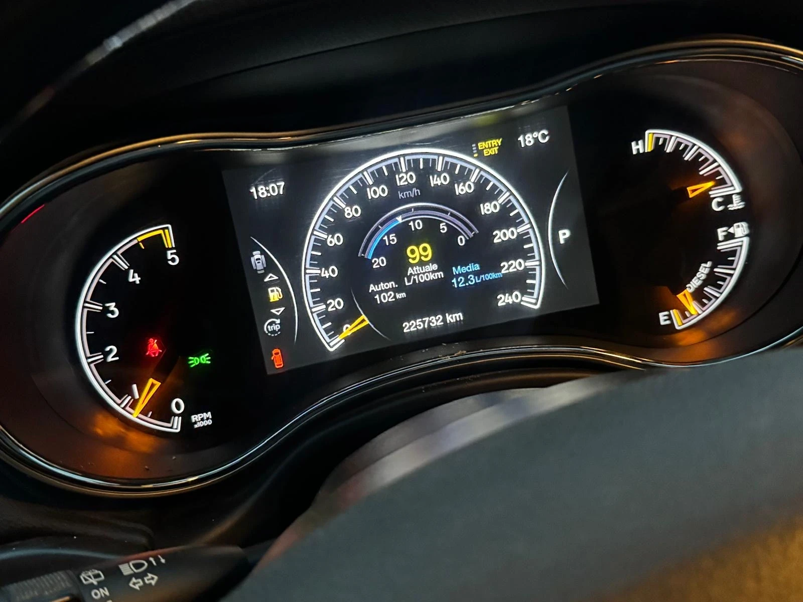 Jeep Grand cherokee OVERLAND * FACELIFT* ПОДГРЕВ* ОБДУХВАНЕ, снимка 11 - Автомобили и джипове - 53713134