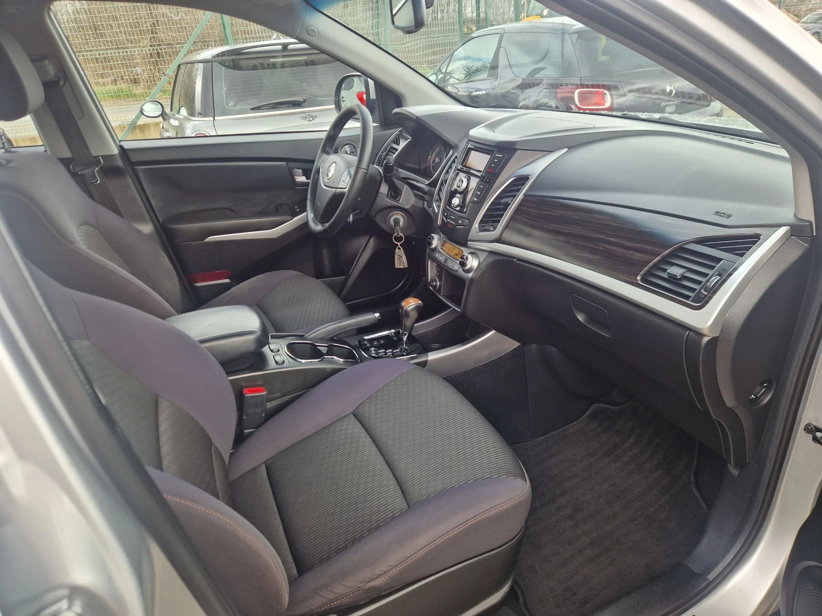 SsangYong Korando 2.0xvt дизел 4х4 АВТОМАТИК!!!, снимка 7 - Автомобили и джипове - 54077716