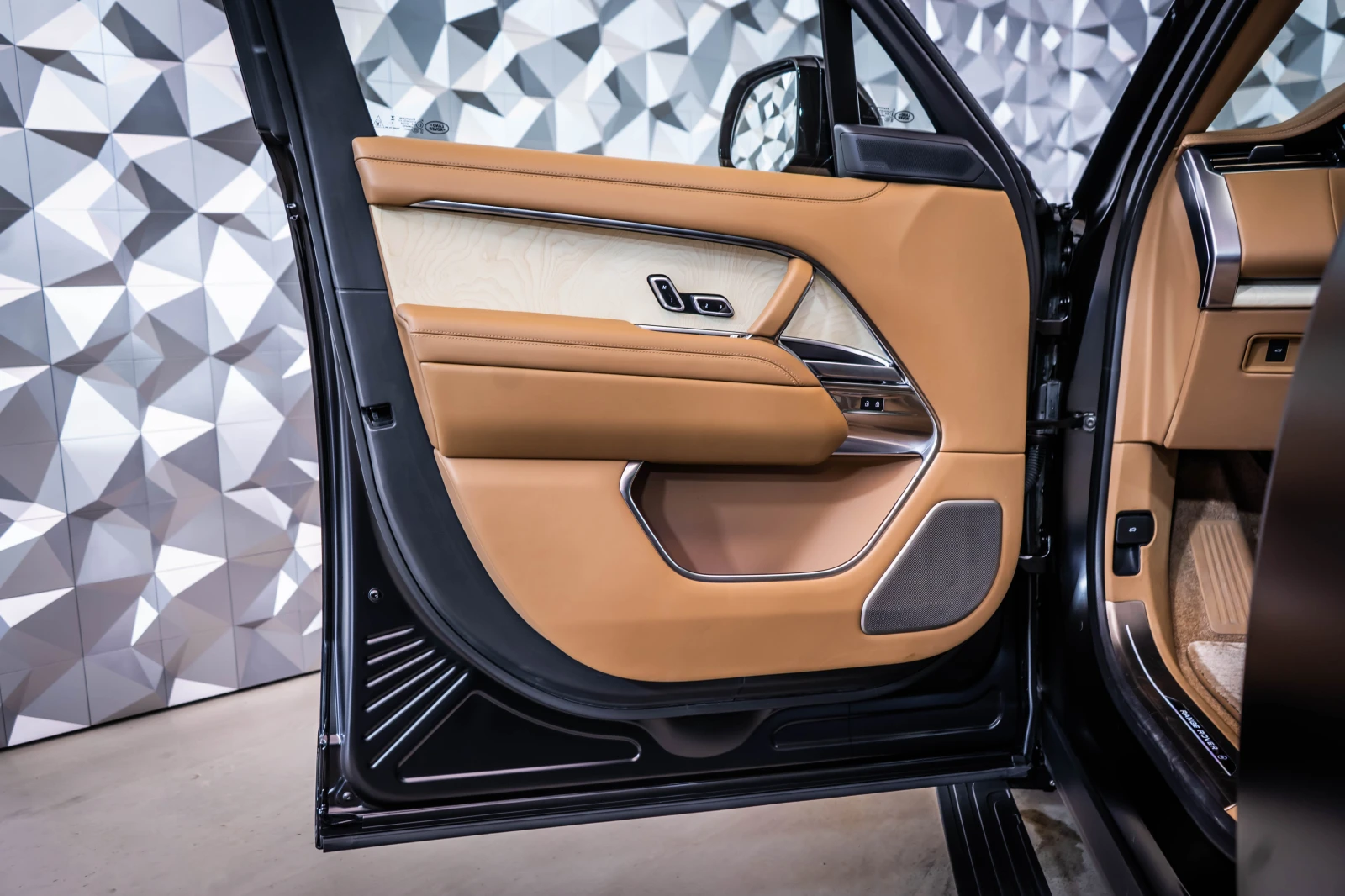 Land Rover Range rover SV * Meridian* Pano* TV, снимка 7 - Автомобили и джипове - 54355281