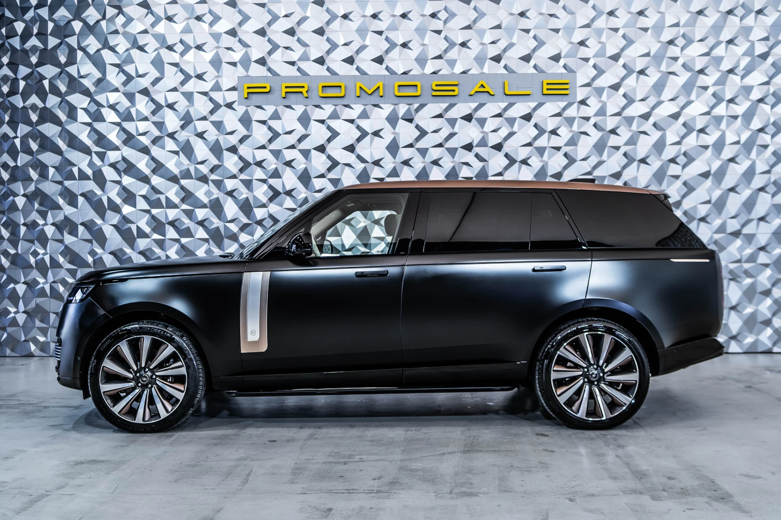 Land Rover Range rover SV * Meridian* Pano* TV, снимка 3 - Автомобили и джипове - 54355281