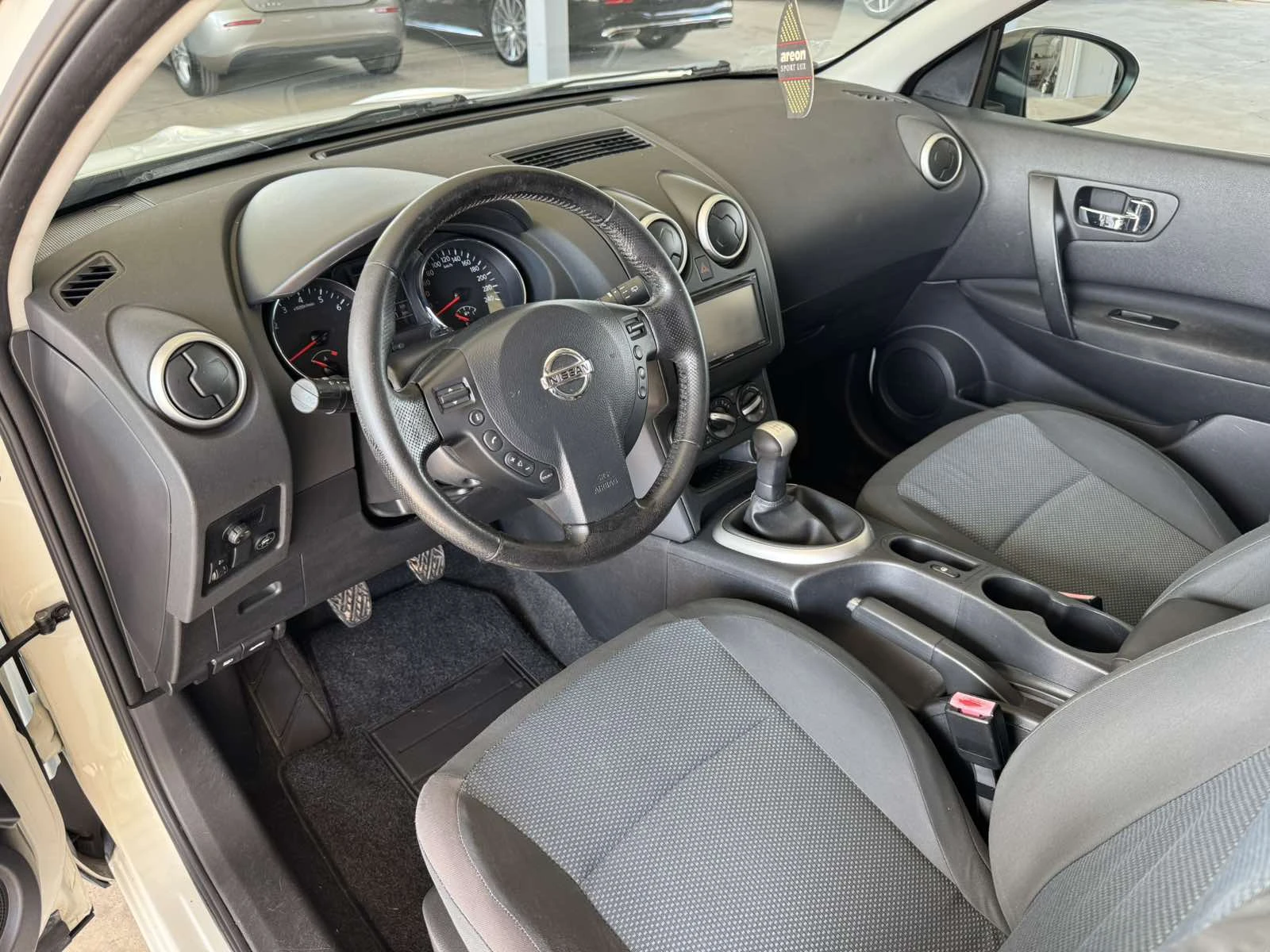 Nissan Qashqai 1.6* 117ps* GAS* КЛИМАТИК, снимка 9 - Автомобили и джипове - 56114297