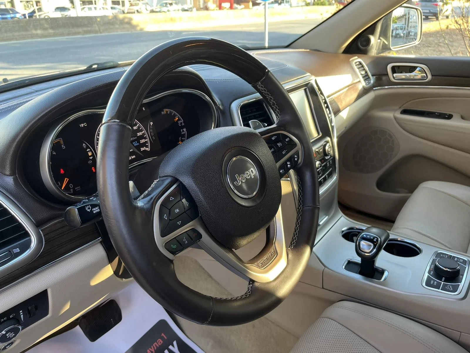 Jeep Grand cherokee 3.0 OVERLAN, снимка 12 - Автомобили и джипове - 56311346