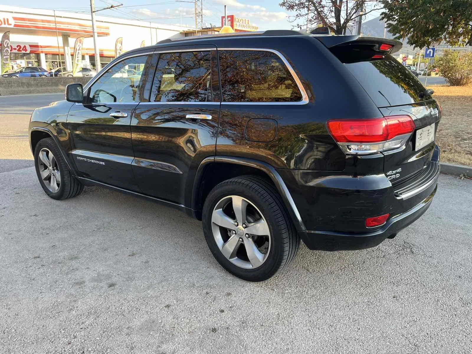 Jeep Grand cherokee 3.0 OVERLAN, снимка 8 - Автомобили и джипове - 56311346