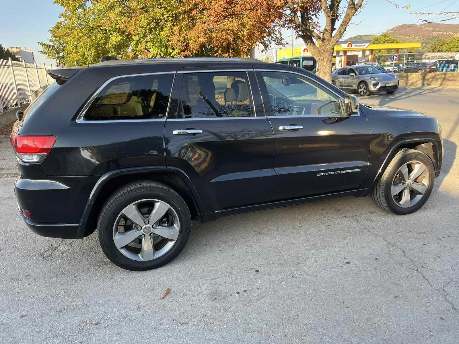 Jeep Grand cherokee 3.0 OVERLAN, снимка 6 - Автомобили и джипове - 56311346