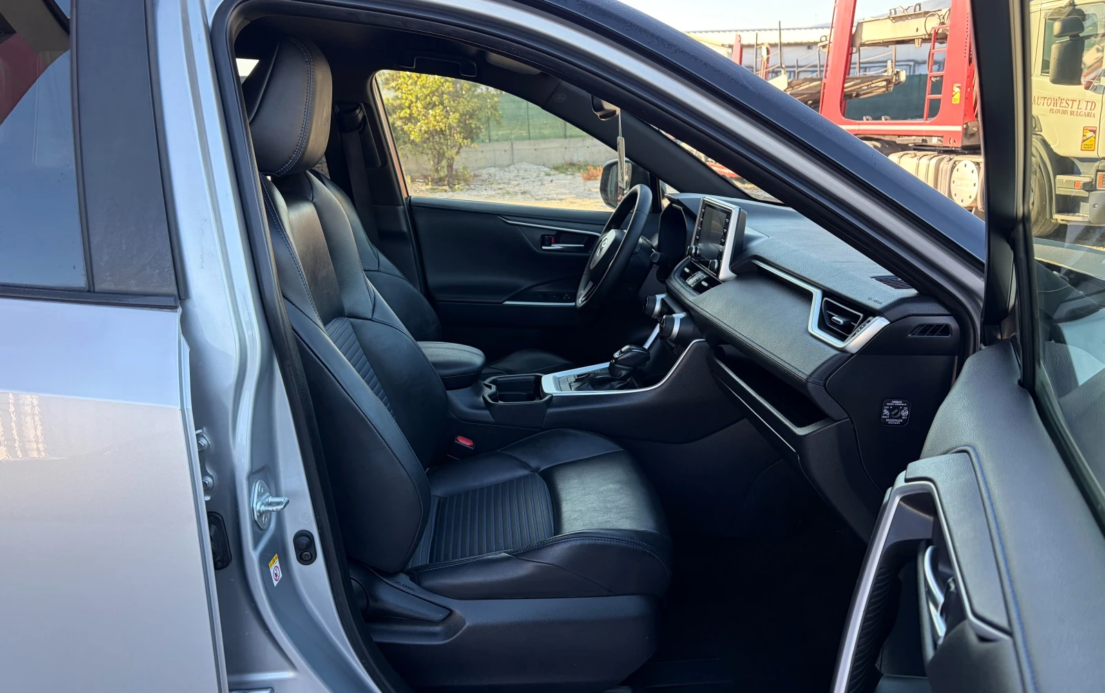 Toyota Rav4 2.5 Hybrid , снимка 12 - Автомобили и джипове - 56321976