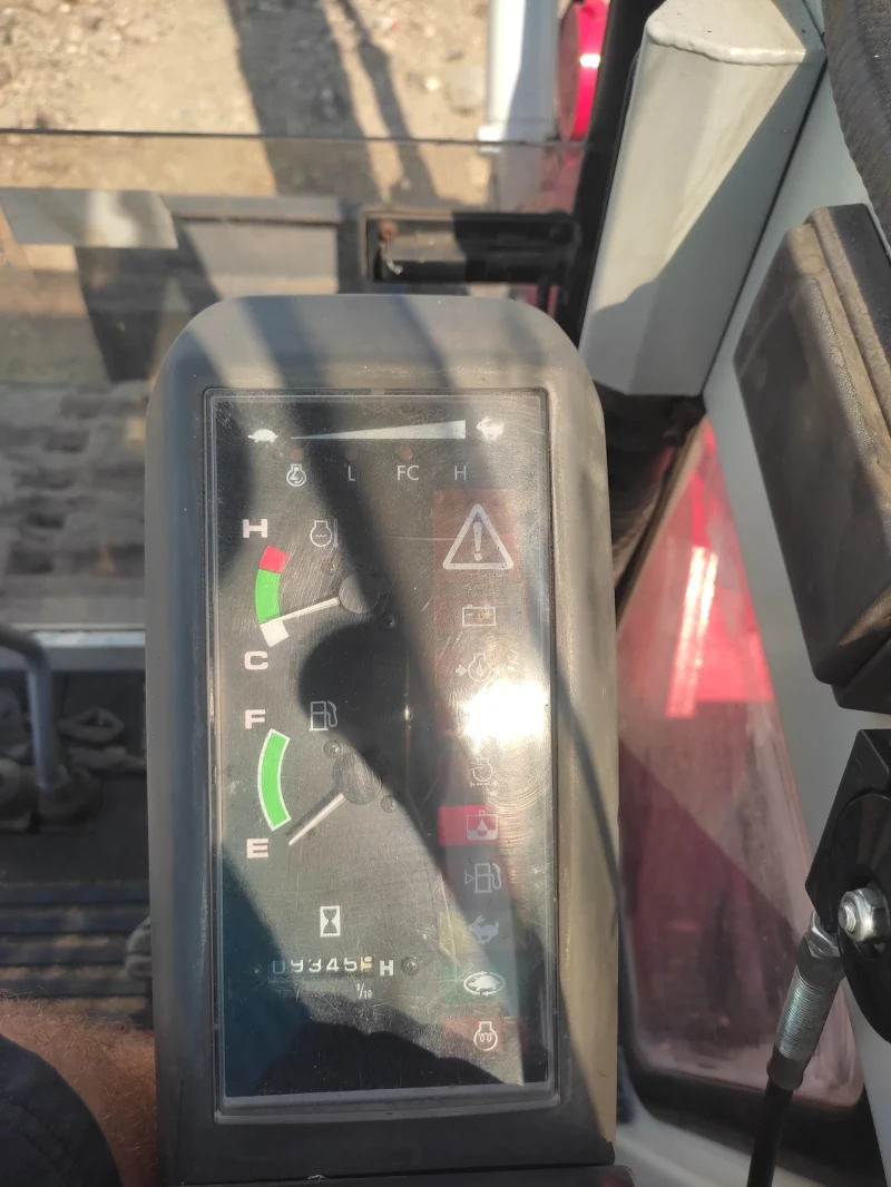 Багер Takeuchi TB 070, снимка 10 - Индустриална техника - 50863168