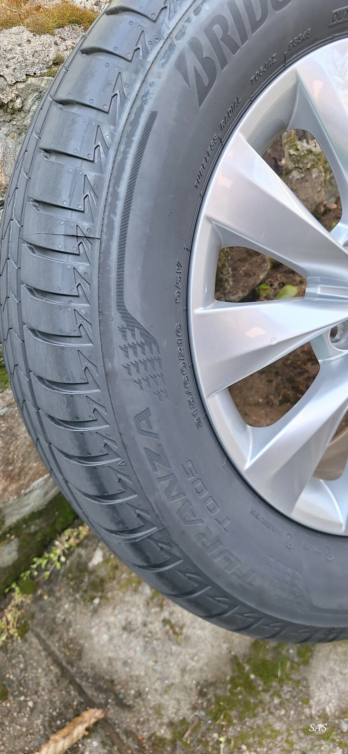 Гуми с джанти Bridgestone 215/60R16, снимка 2 - Гуми и джанти - 54315865