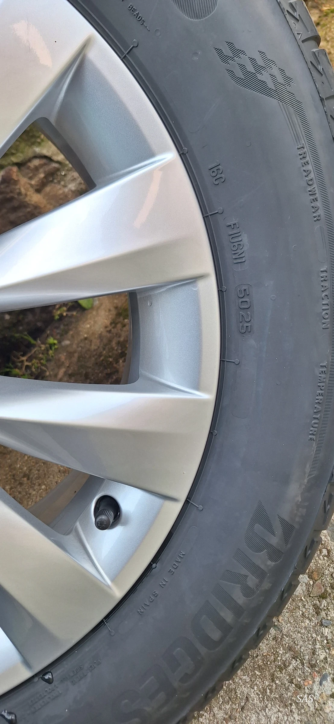 Гуми с джанти Bridgestone 215/60R16, снимка 3 - Гуми и джанти - 54315865