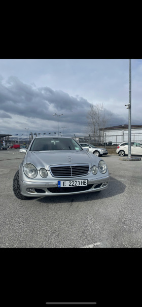 Mercedes-Benz E 220, снимка 1 - Автомобили и джипове - 45586409