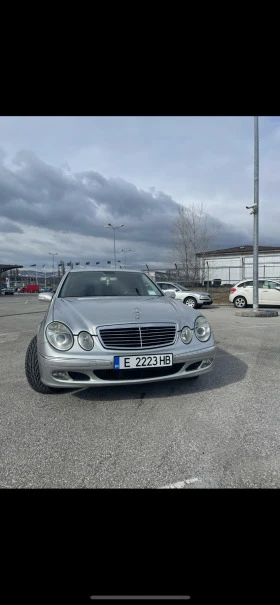  Mercedes-Benz E 220