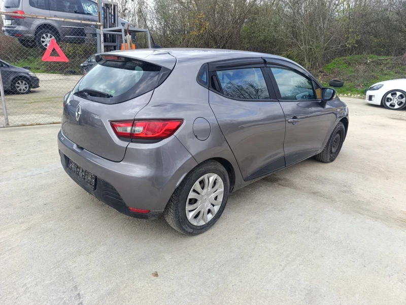 Renault Clio 1,2I , снимка 5 - Автомобили и джипове - 50066758