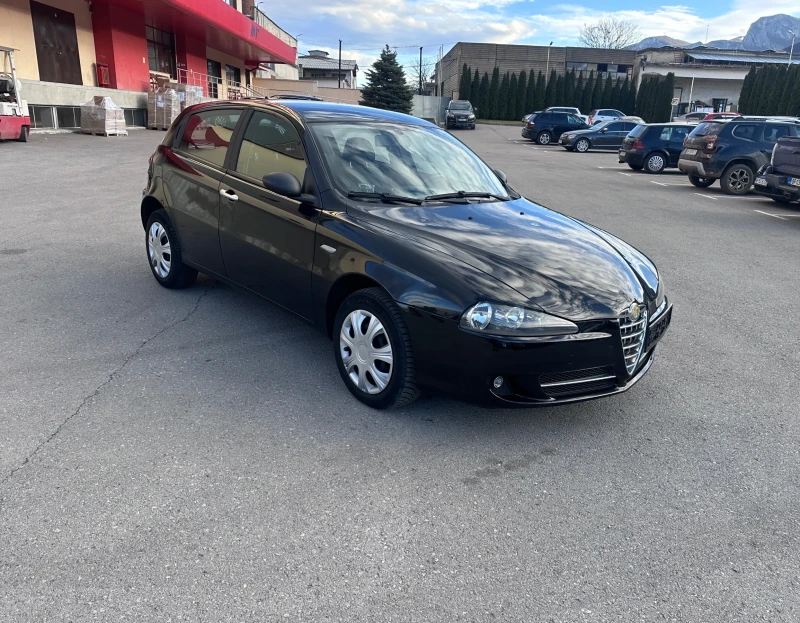 Alfa Romeo 147 FaceLift - 1.9M-JET - УНИКАТ - КЛИМАТРОНИК, снимка 3 - Автомобили и джипове - 48629041