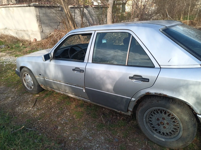 Mercedes-Benz 124 250D, снимка 12 - Автомобили и джипове - 49518133