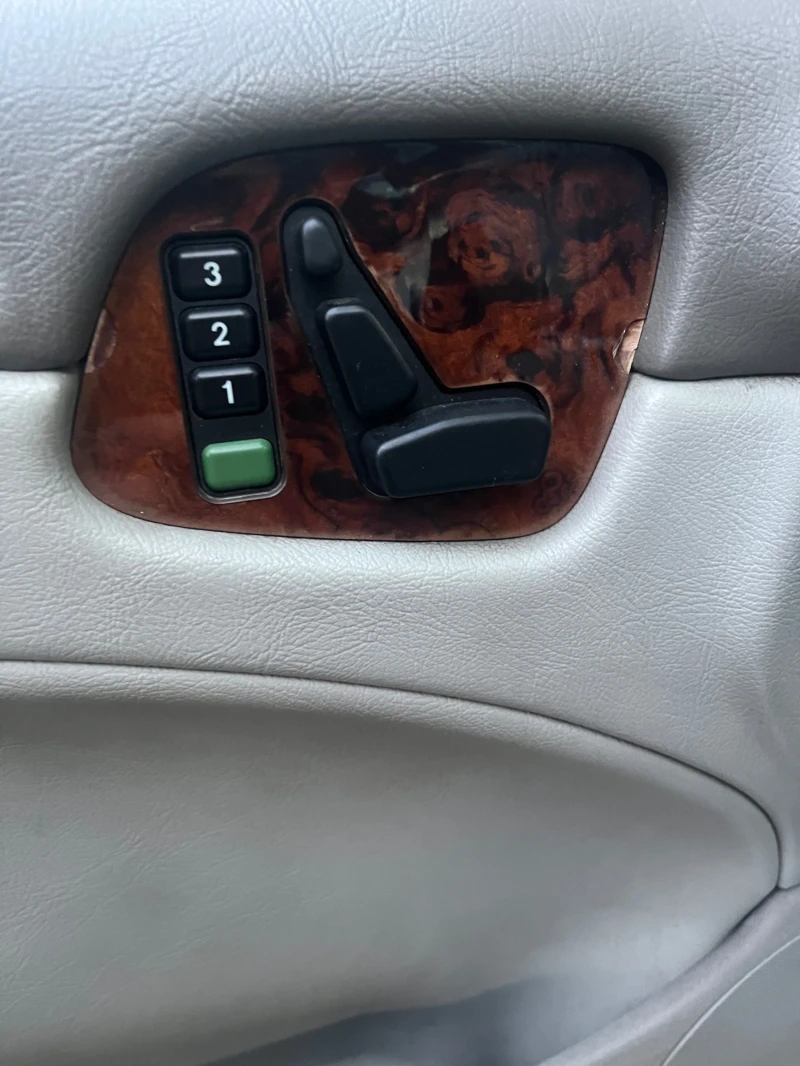 Mercedes-Benz CLK, снимка 8 - Автомобили и джипове - 52310791